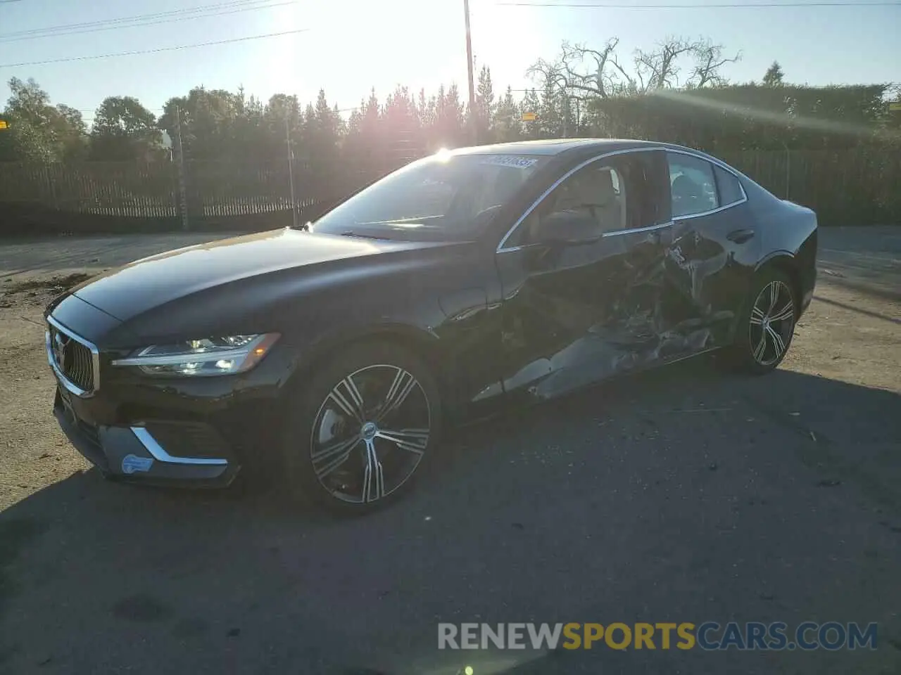 1 Photograph of a damaged car 7JRBR0FL8MG122975 VOLVO S60 T8 REC 2021