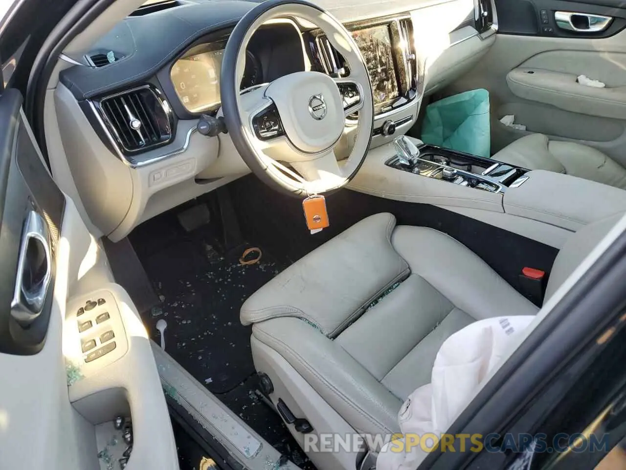 8 Photograph of a damaged car 7JRBR0FL8MG122975 VOLVO S60 T8 REC 2021