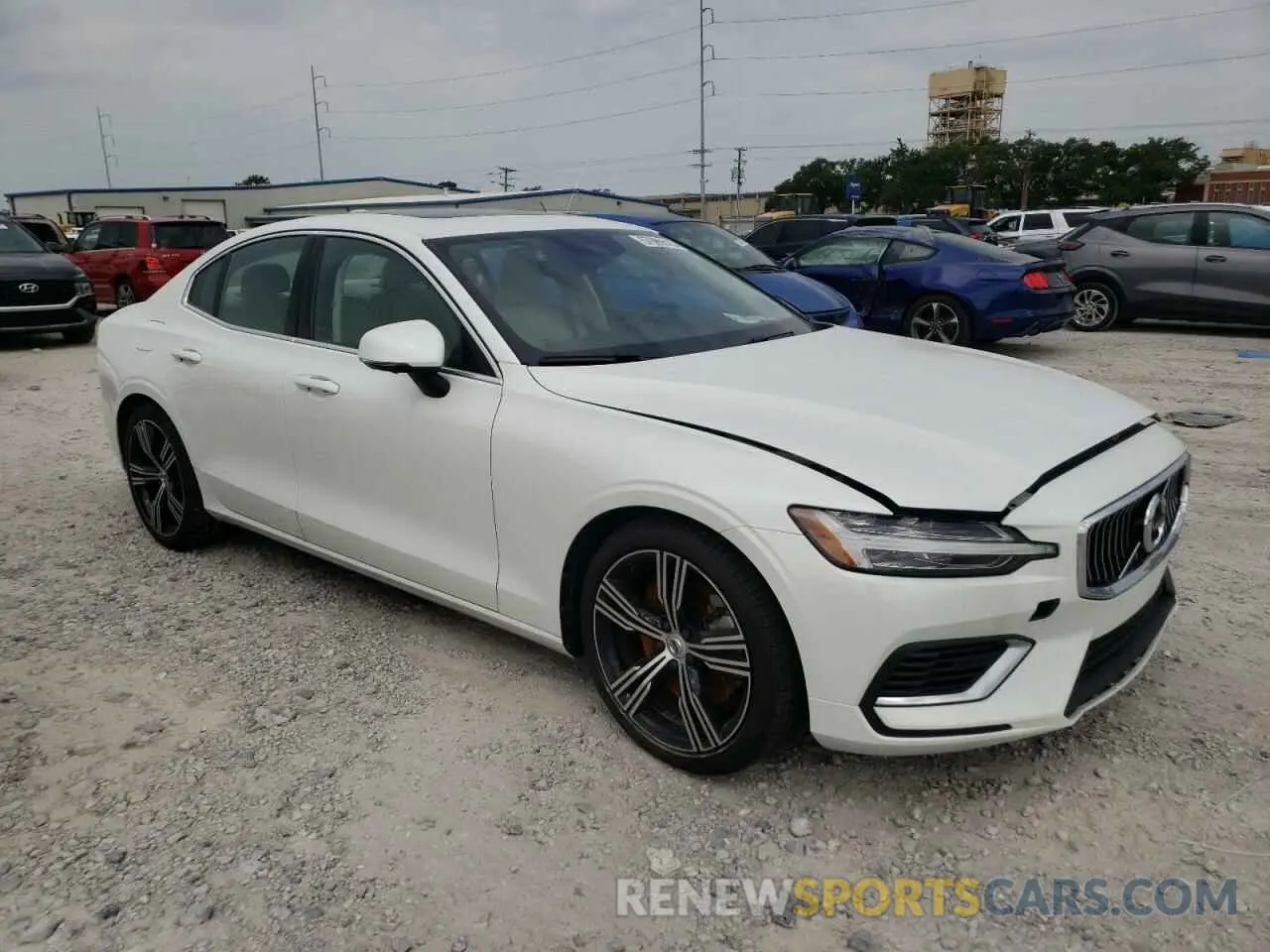 4 Photograph of a damaged car 7JRBR0FLXNG172455 VOLVO S60 T8 REC 2022