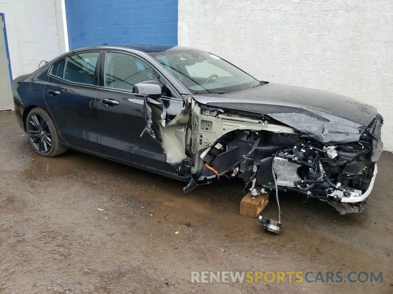 4 Photograph of a damaged car 7JRH60FJ5RG312094 VOLVO S60 ULTIMA 2024