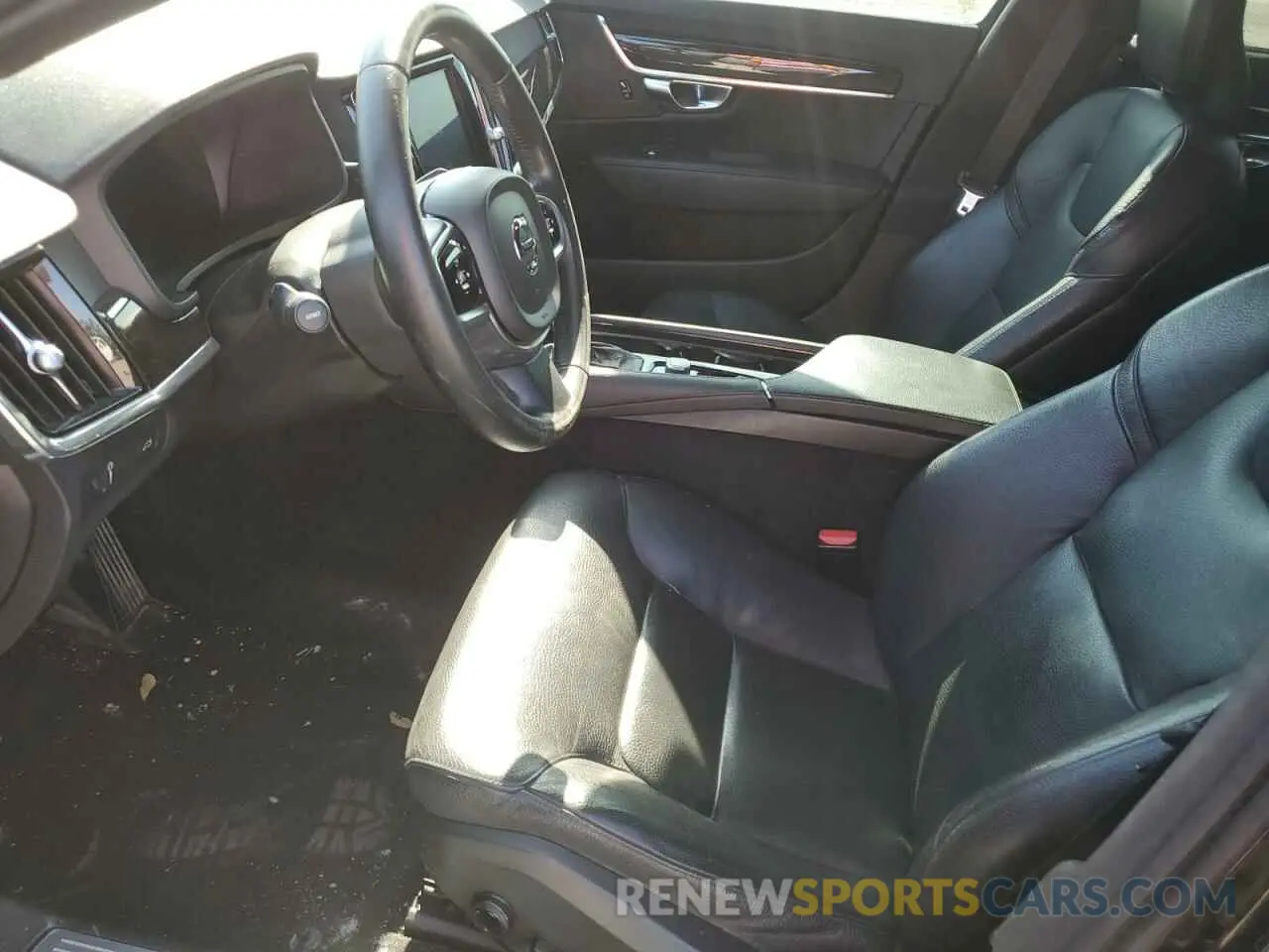 7 Photograph of a damaged car LVY102AK1KP089404 VOLVO S90 2019