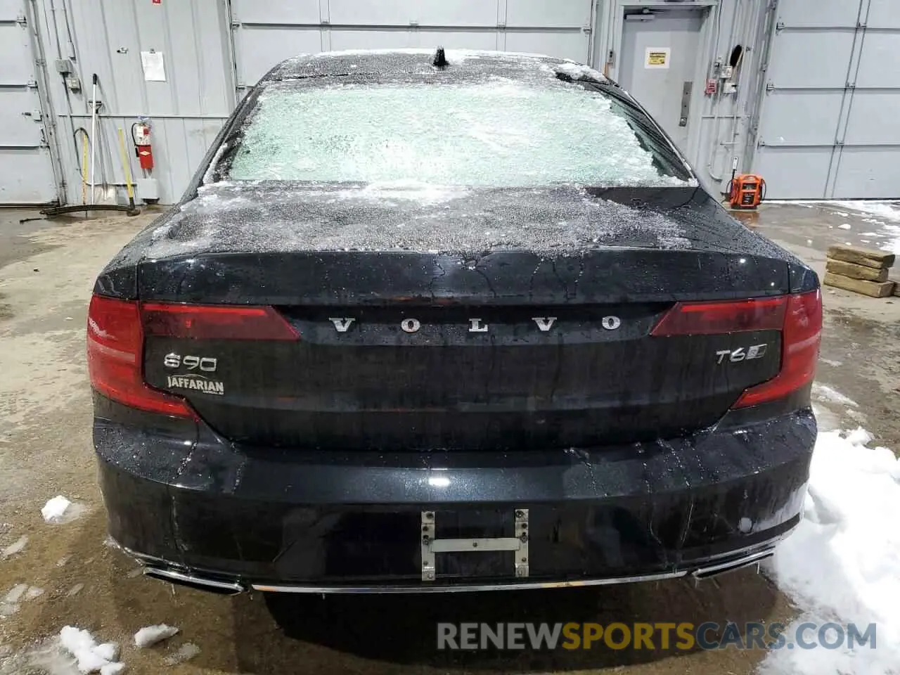 6 Photograph of a damaged car LVYA22MT9LP175852 VOLVO S90 2020