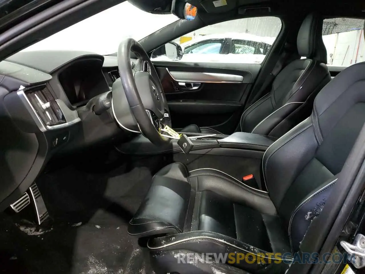 7 Photograph of a damaged car LVYA22MT9LP175852 VOLVO S90 2020