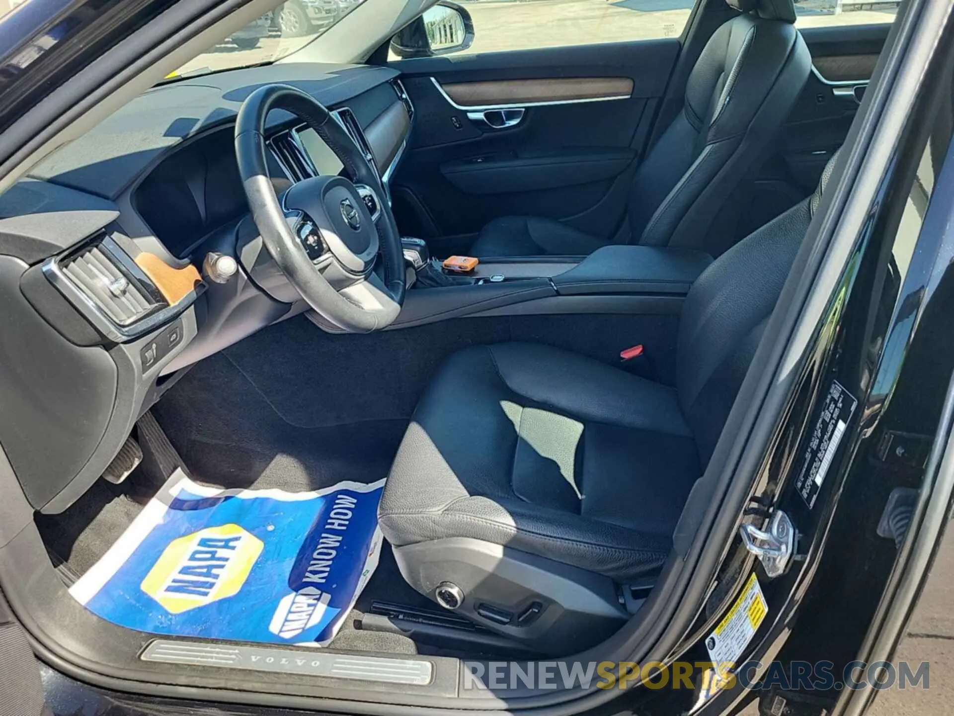 22 Фотография поврежденного автомобиля LVYA22MK9MP225254 VOLVO S90 2021