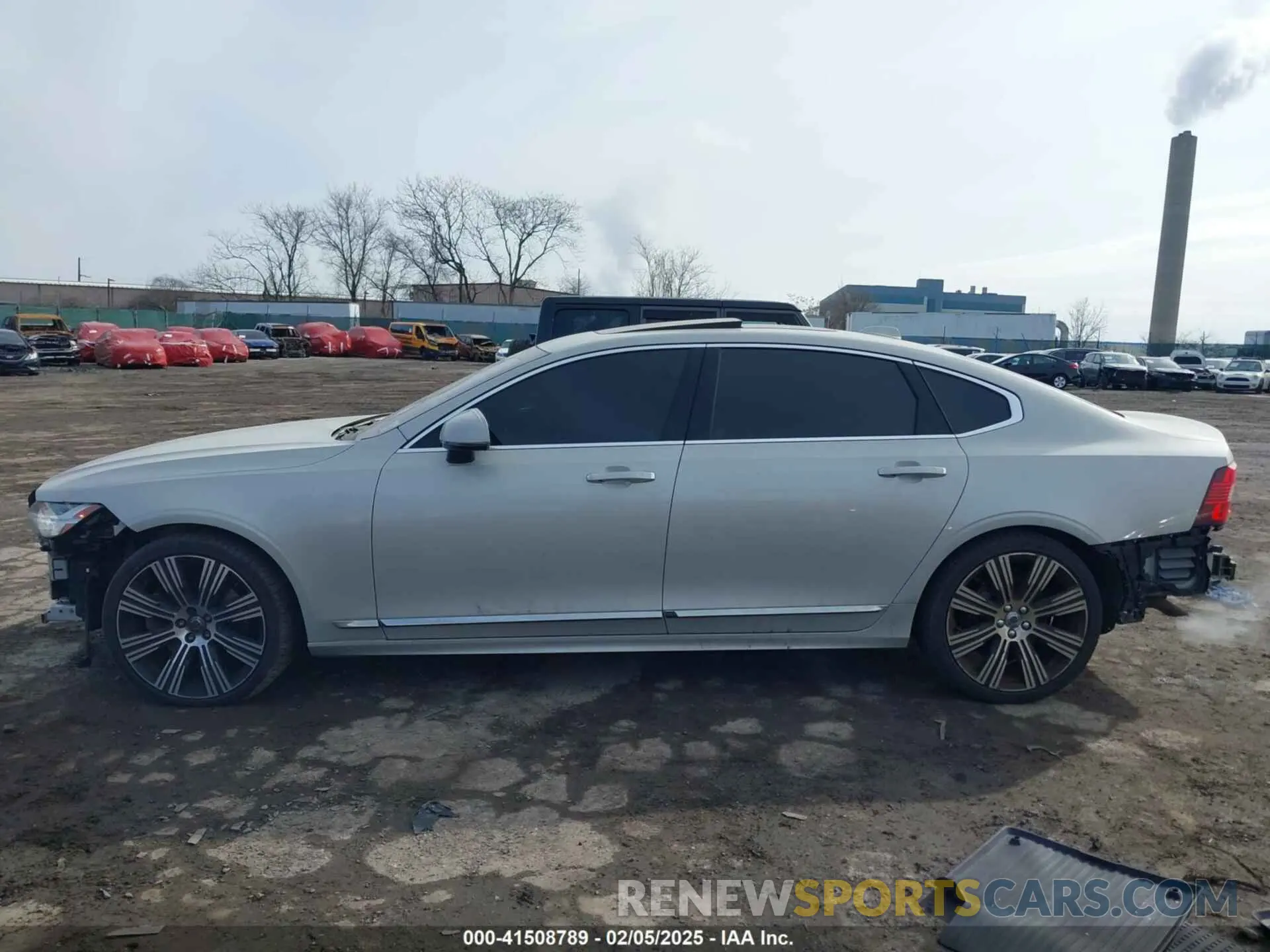 13 Photograph of a damaged car LVYA22ML8MP206915 VOLVO S90 2021