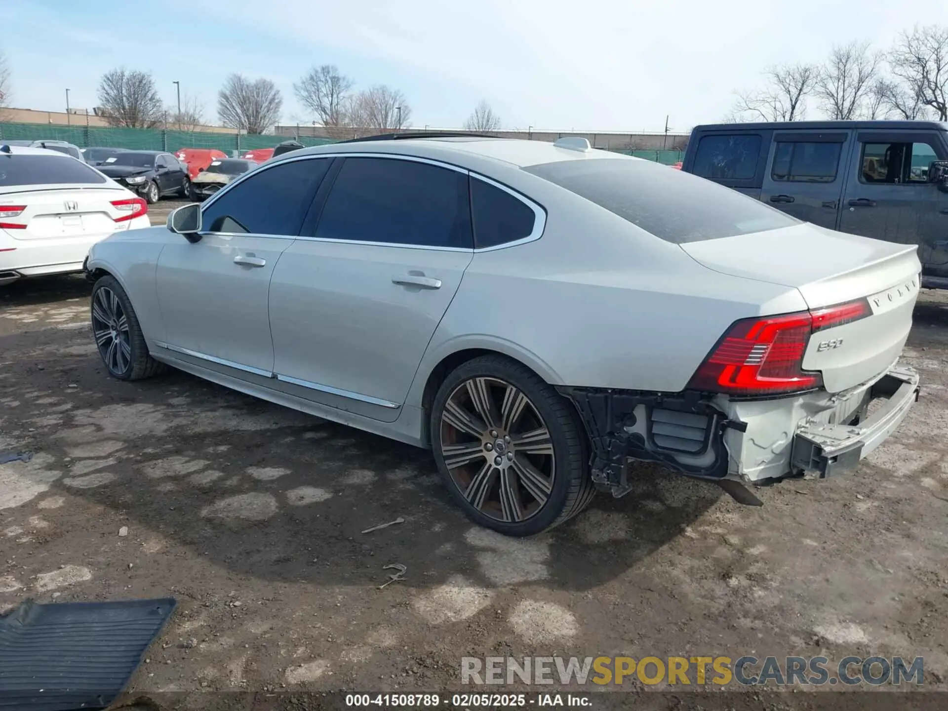 3 Photograph of a damaged car LVYA22ML8MP206915 VOLVO S90 2021
