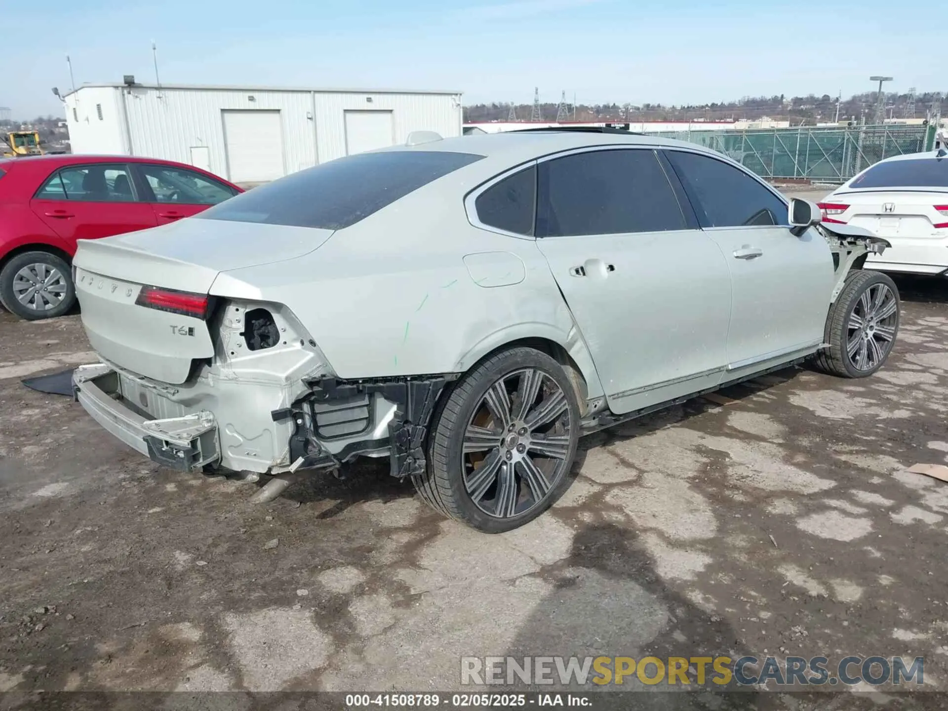 4 Photograph of a damaged car LVYA22ML8MP206915 VOLVO S90 2021