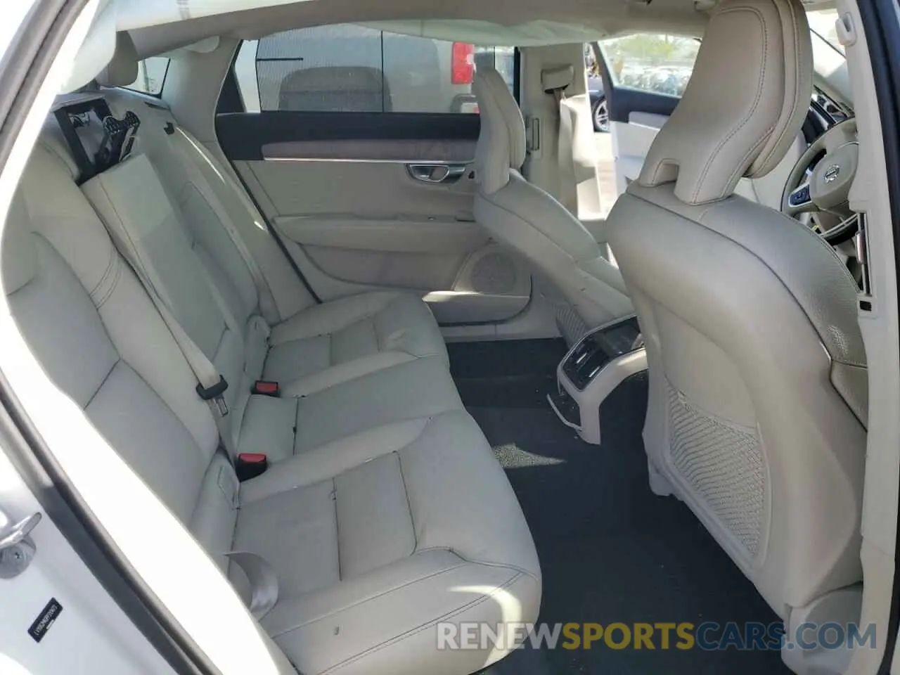 10 Photograph of a damaged car LVY062MN3PP313473 VOLVO S90 PLUS 2023