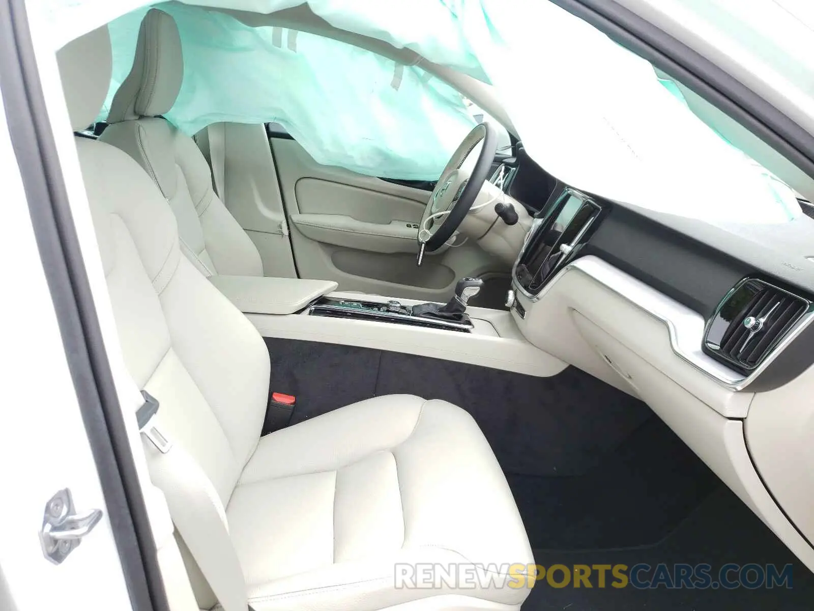 5 Photograph of a damaged car 7JR102FK5LG063942 VOLVO S90 T6 MOM 2020