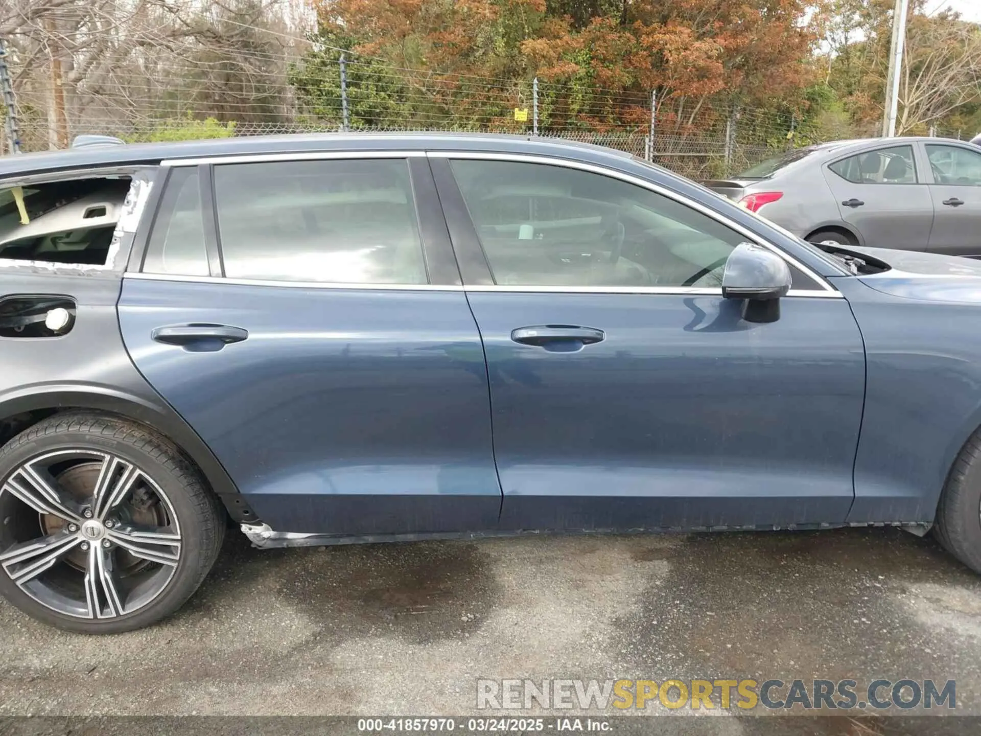 13 Photograph of a damaged car YV1A22SL7K2325537 VOLVO V60 2019
