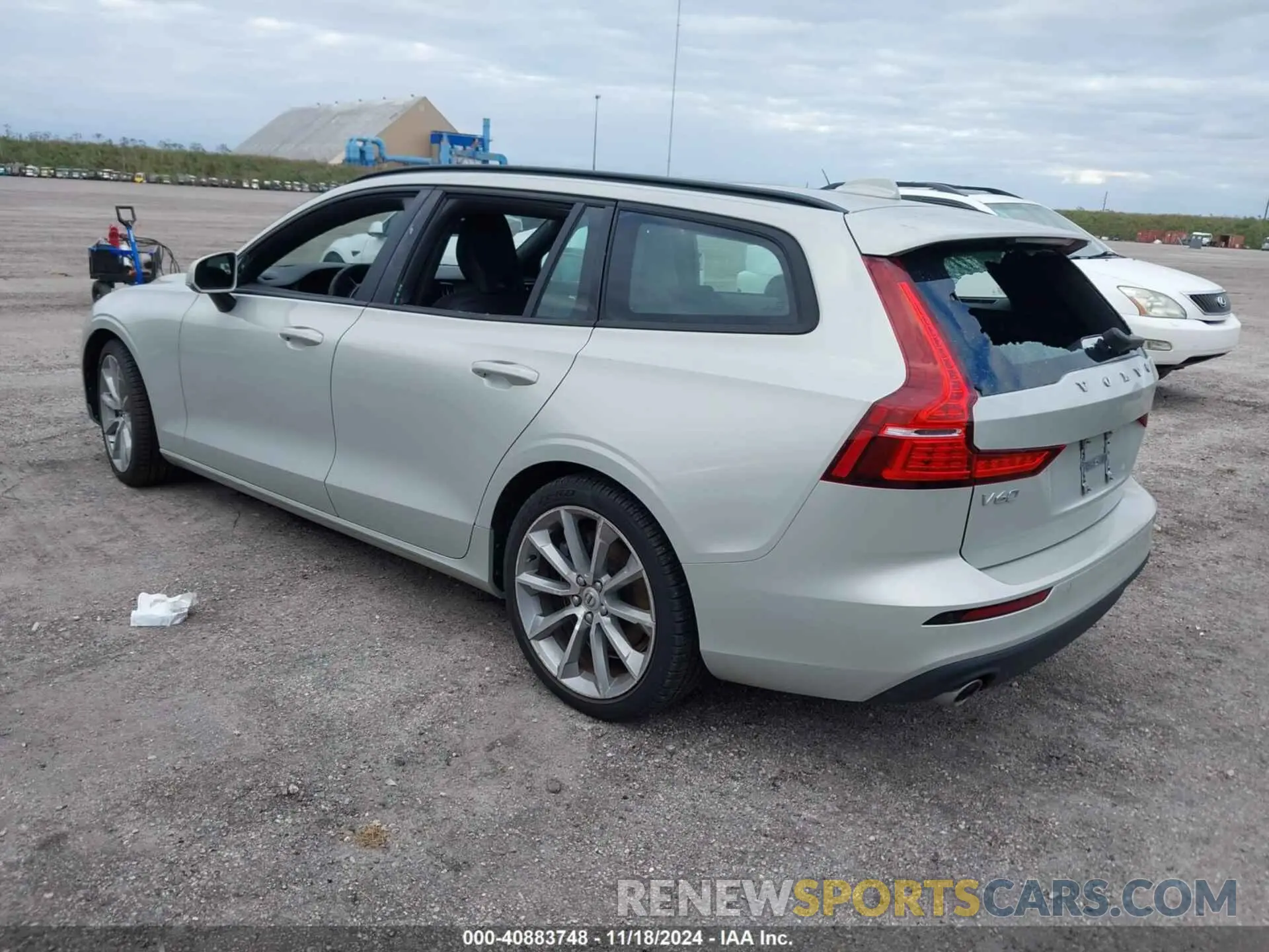 3 Photograph of a damaged car YV1102EK1L2348922 VOLVO V60 2020