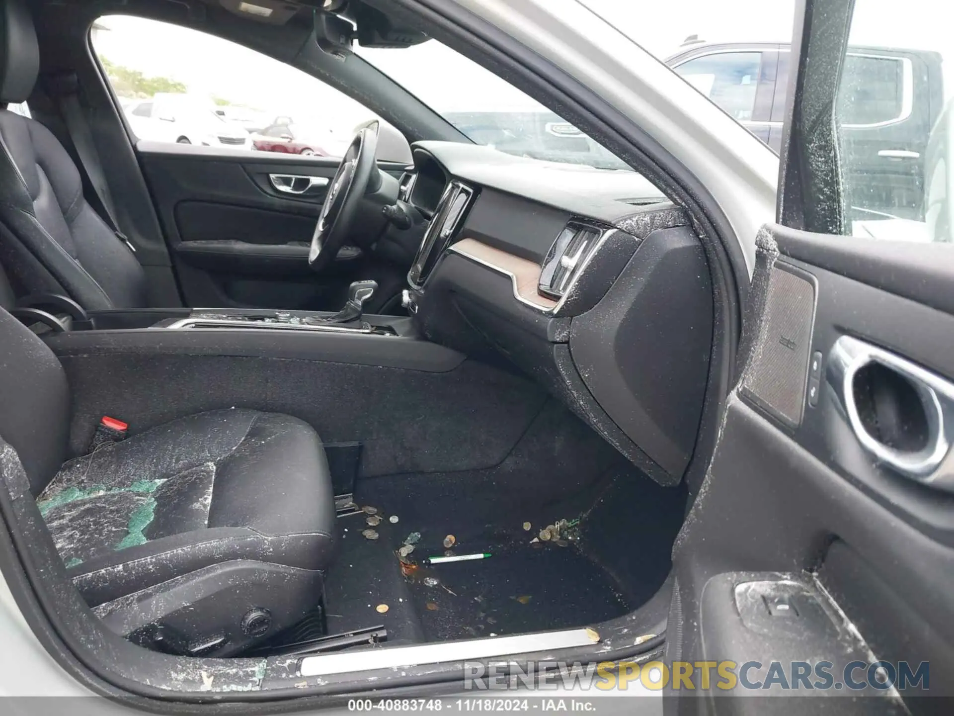 5 Photograph of a damaged car YV1102EK1L2348922 VOLVO V60 2020