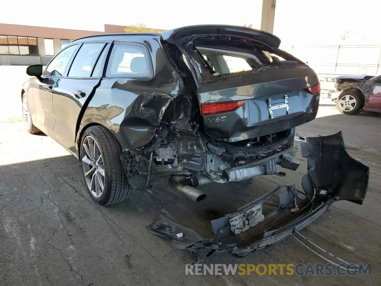 3 Photograph of a damaged car YV1102EK6L2380541 VOLVO V60 2020