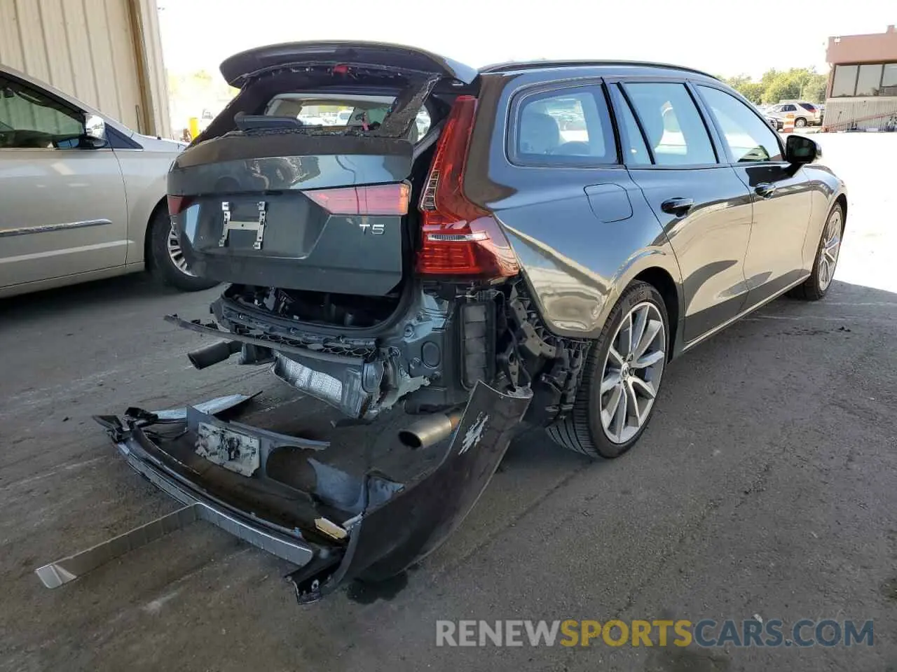 4 Photograph of a damaged car YV1102EK6L2380541 VOLVO V60 2020