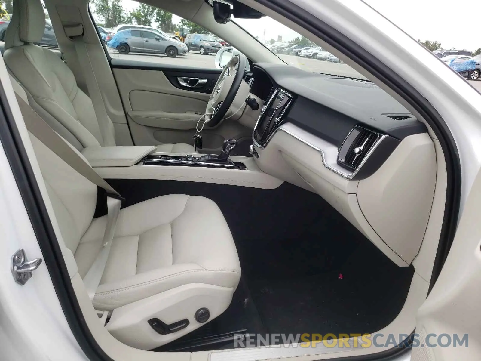 5 Photograph of a damaged car YV1102EK9L2380503 VOLVO V60 2020