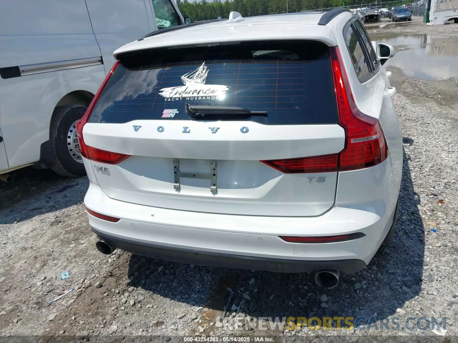 16 Photograph of a damaged car YV1102EKXL2398556 VOLVO V60 2020
