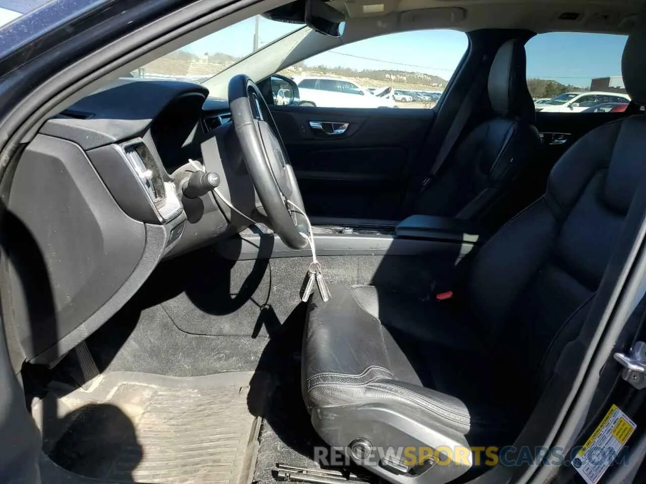 7 Photograph of a damaged car YV4102WK6L1042595 VOLVO V60 2020