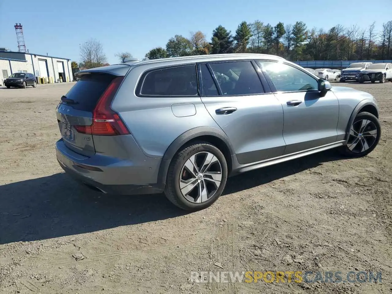 3 Photograph of a damaged car YV4102WK8L1030464 VOLVO V60 2020