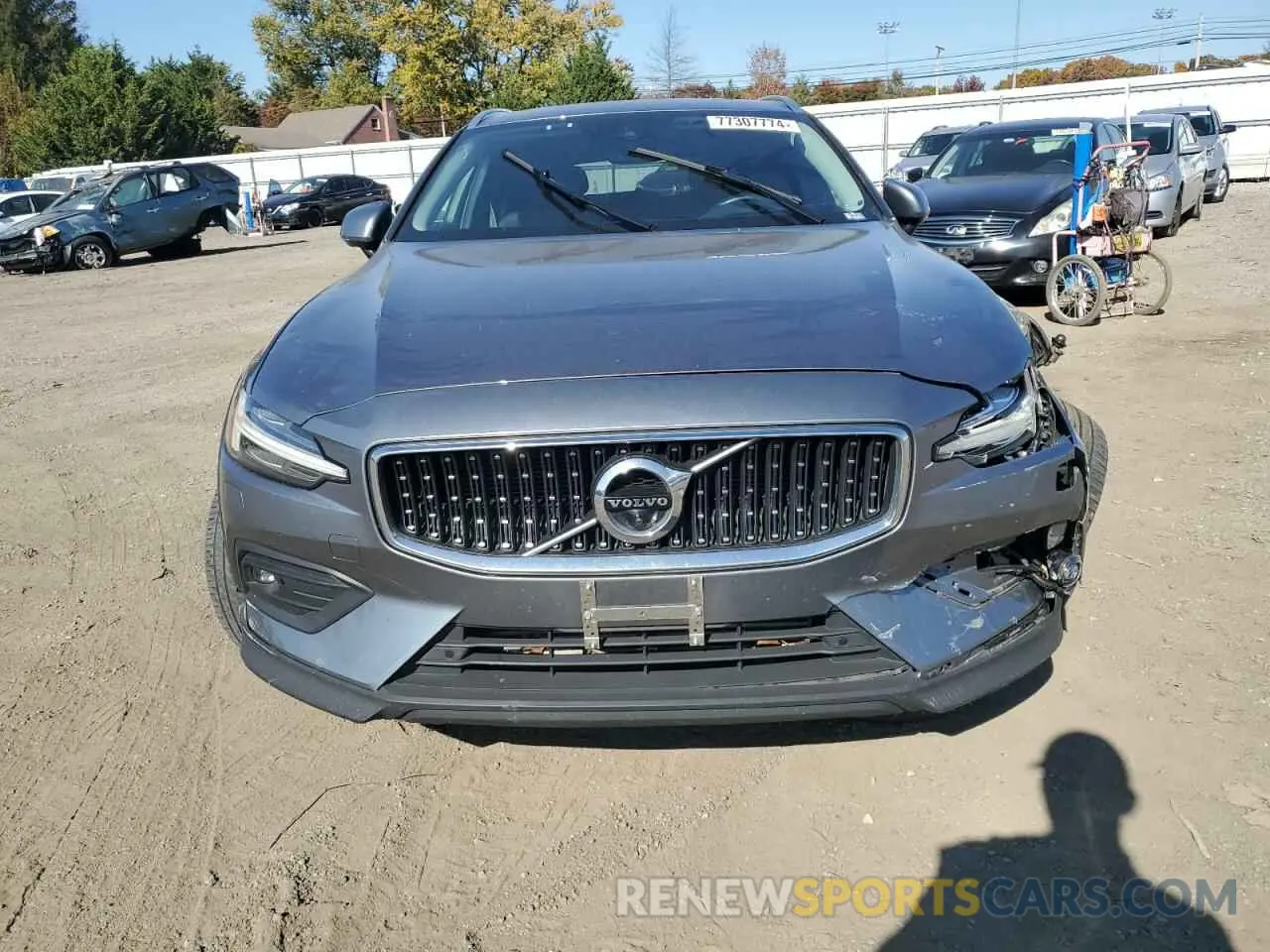 5 Photograph of a damaged car YV4102WK8L1030464 VOLVO V60 2020