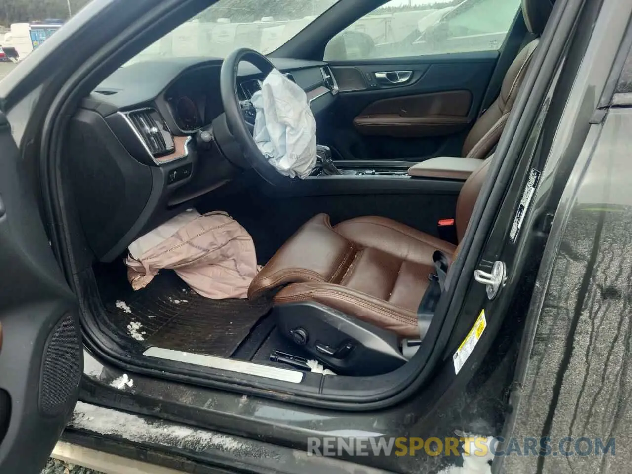 7 Photograph of a damaged car YV4102WK0N2094947 VOLVO V60 2022