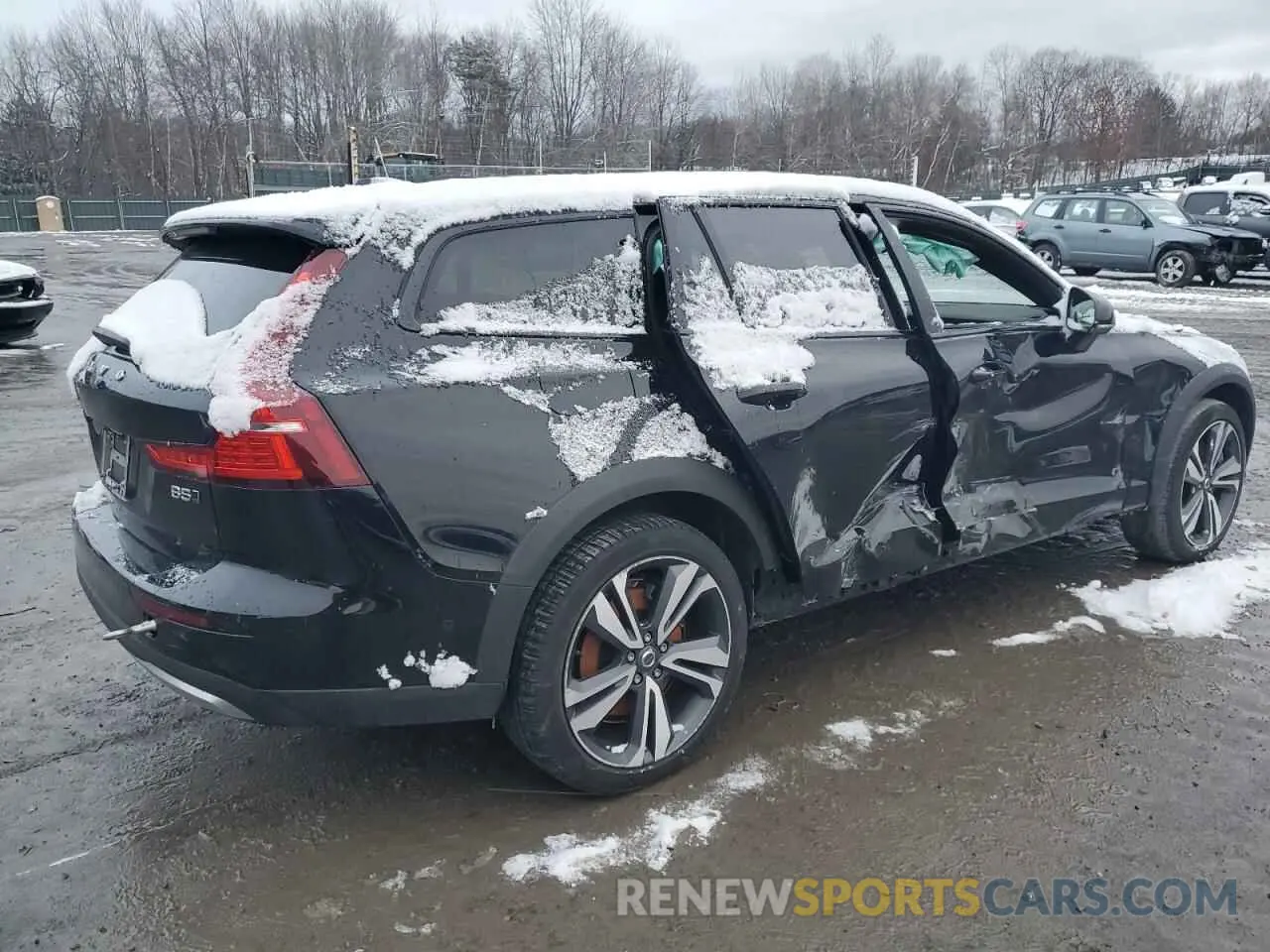 3 Photograph of a damaged car YV4L12WZ2P2109339 VOLVO V60 2023