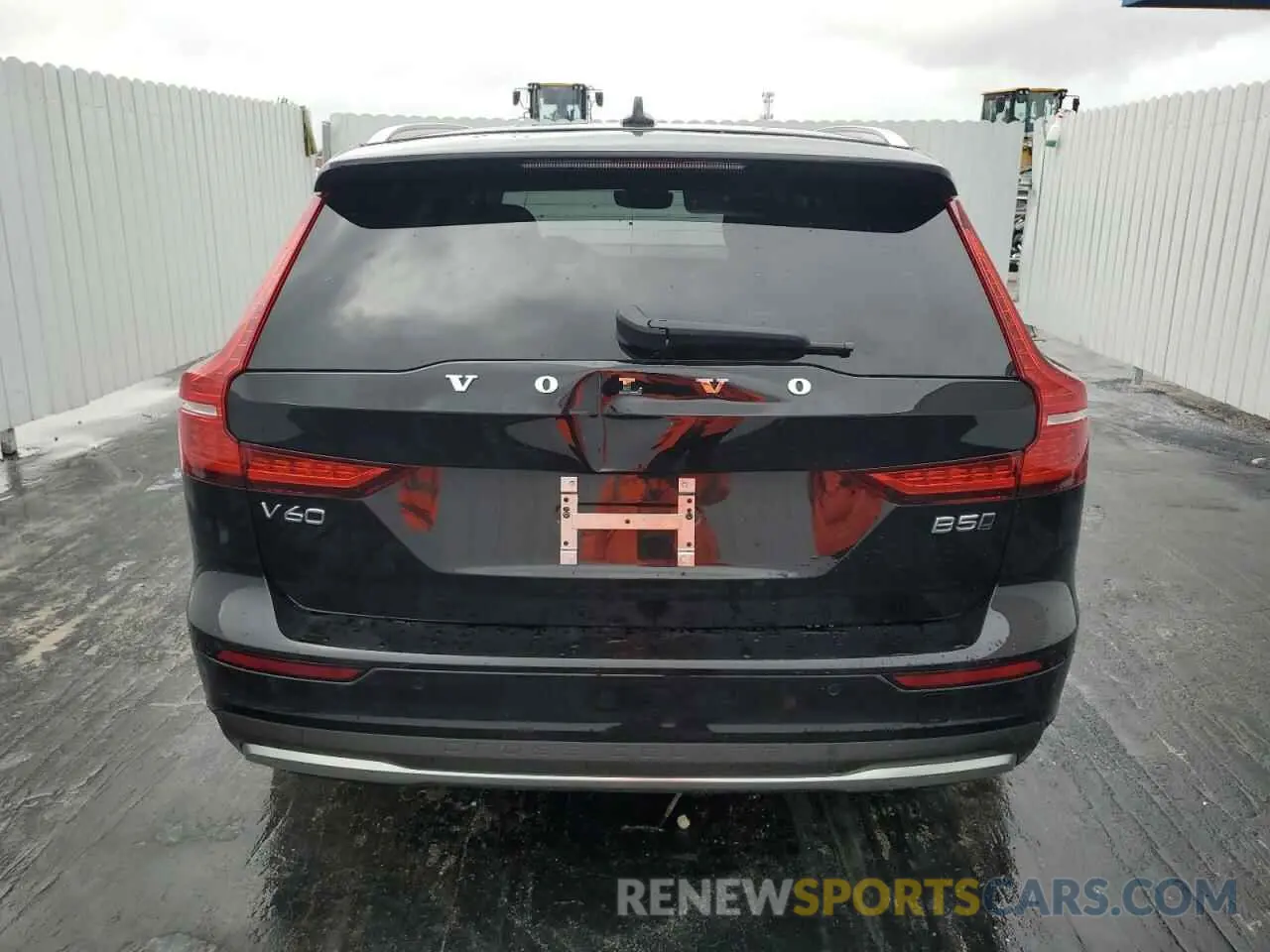 6 Photograph of a damaged car YV4L12WY5R2134732 VOLVO V60 2024