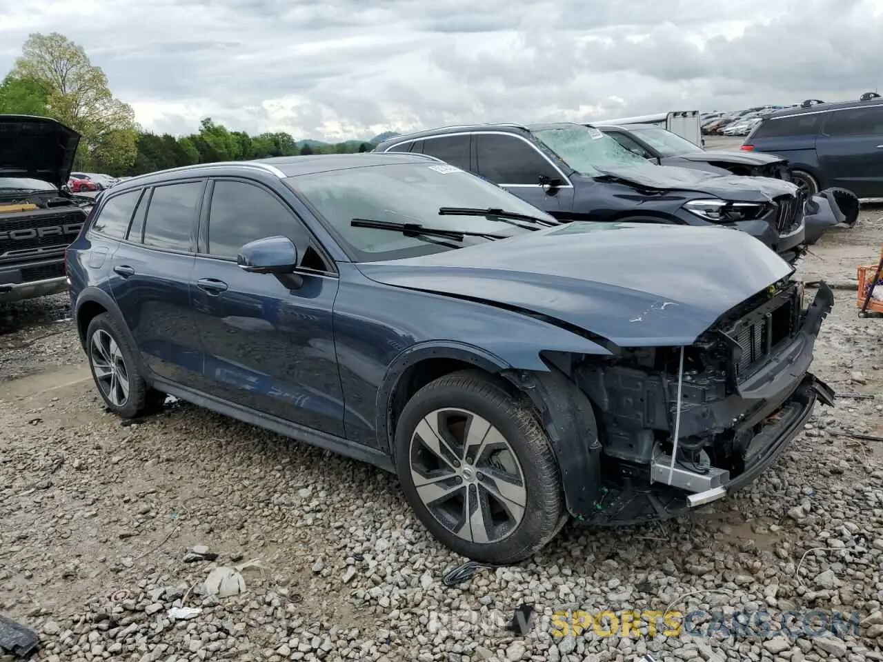 4 Photograph of a damaged car YV4L12WK7S2146849 VOLVO V60 2025