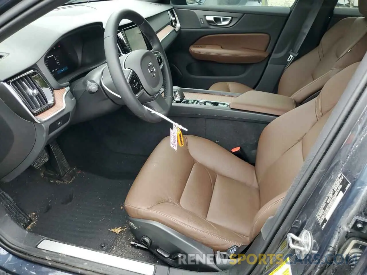 7 Photograph of a damaged car YV4L12WK7S2146849 VOLVO V60 2025