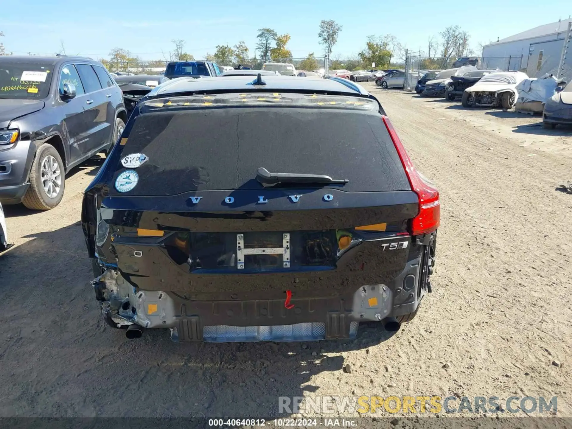 17 Photograph of a damaged car YV4102WK3L1045731 VOLVO V60 CROSS COUNTRY 2020