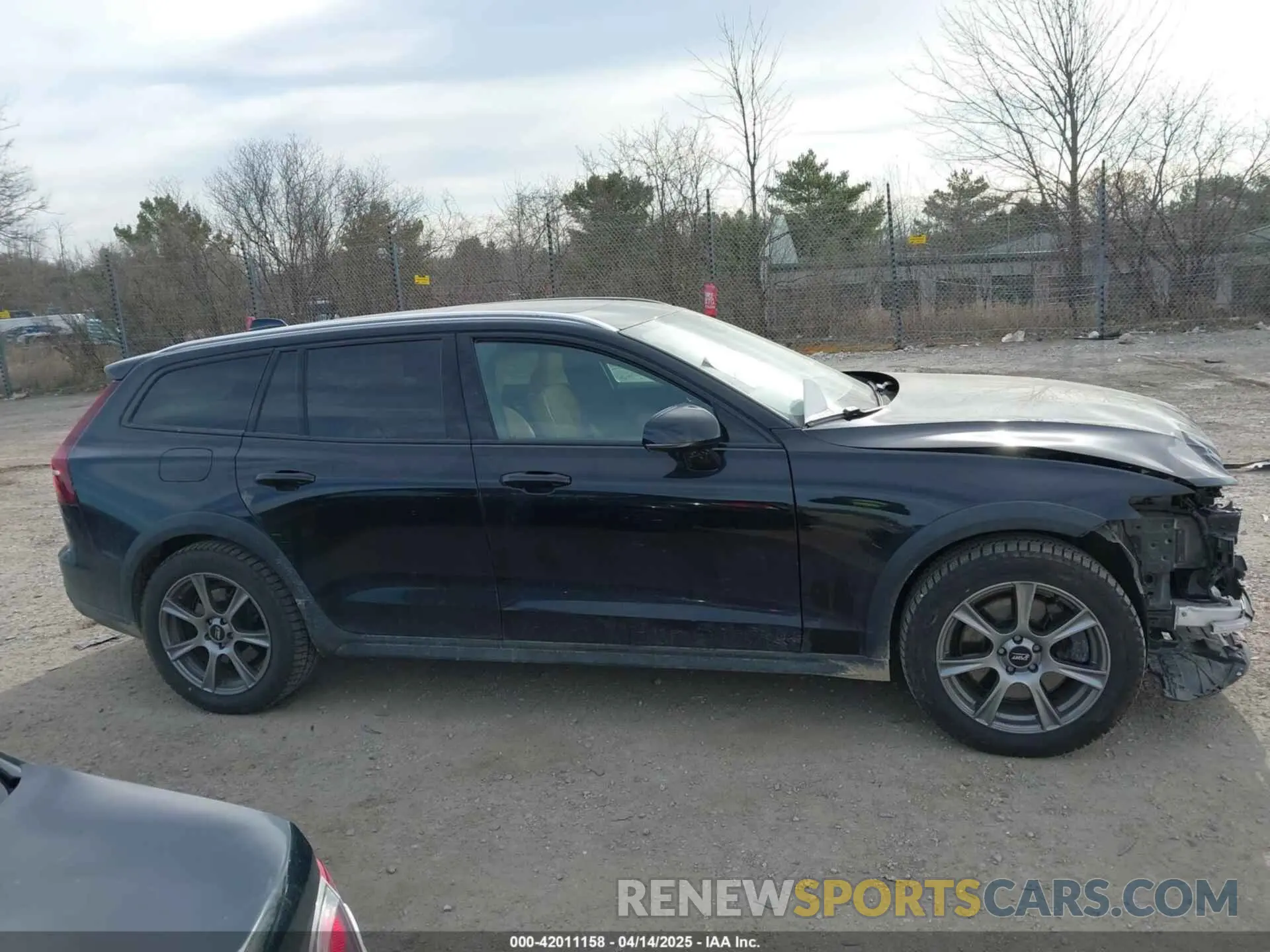 13 Photograph of a damaged car YV4102WK5L1047268 VOLVO V60 CROSS COUNTRY 2020