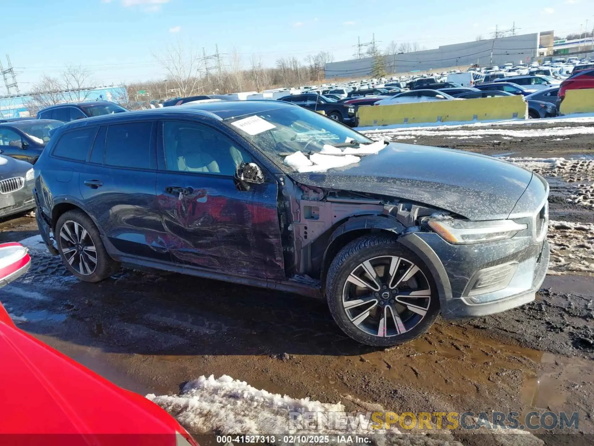 13 Фотография поврежденного автомобиля YV4102WK8L1031646 VOLVO V60 CROSS COUNTRY 2020