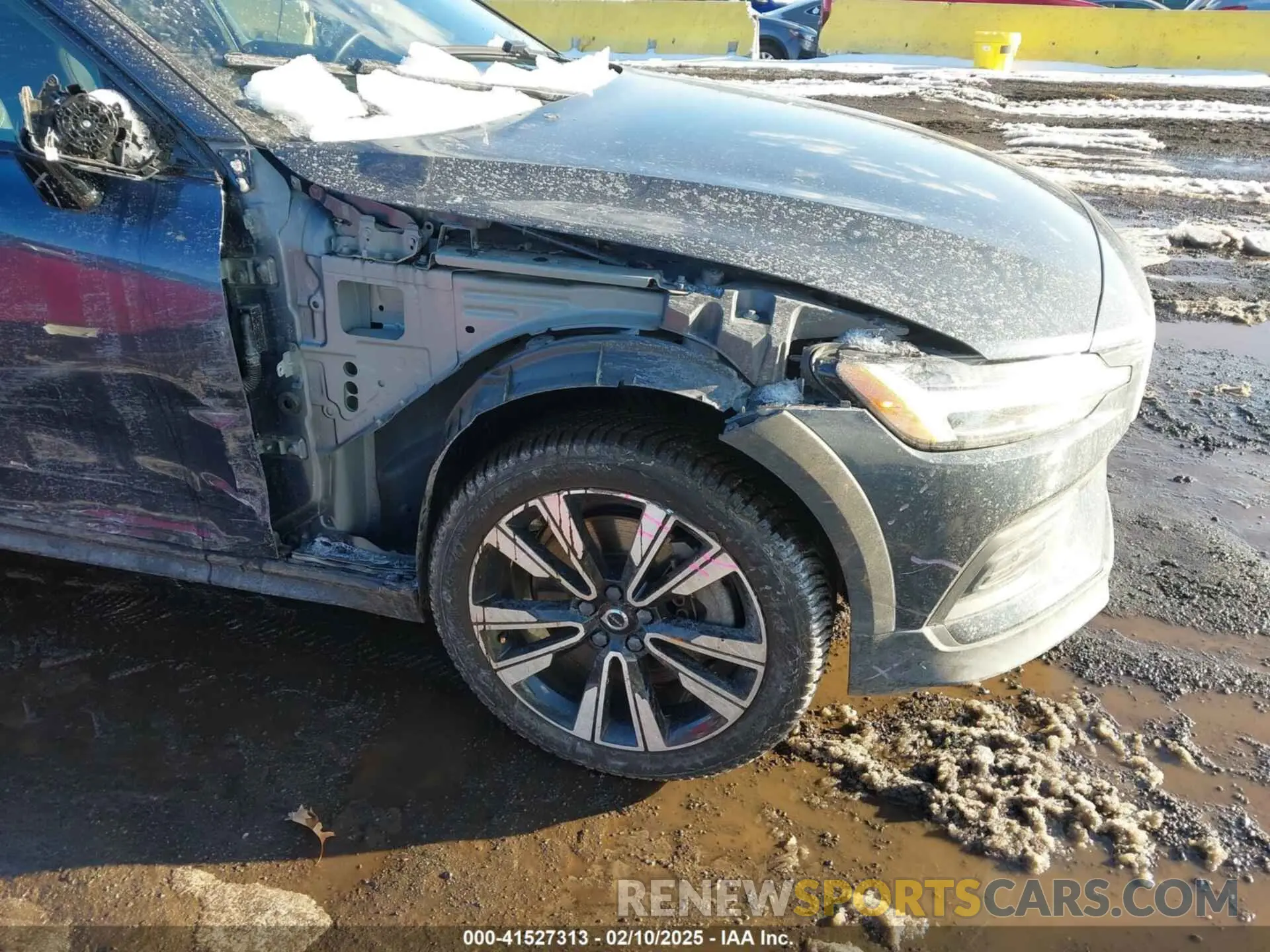 17 Фотография поврежденного автомобиля YV4102WK8L1031646 VOLVO V60 CROSS COUNTRY 2020