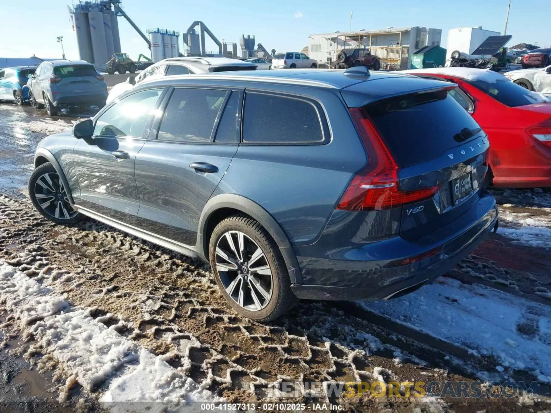 3 Фотография поврежденного автомобиля YV4102WK8L1031646 VOLVO V60 CROSS COUNTRY 2020