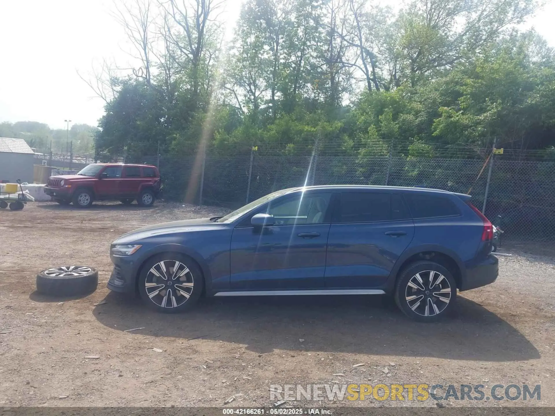 14 Photograph of a damaged car YV4102WK8L1048401 VOLVO V60 CROSS COUNTRY 2020