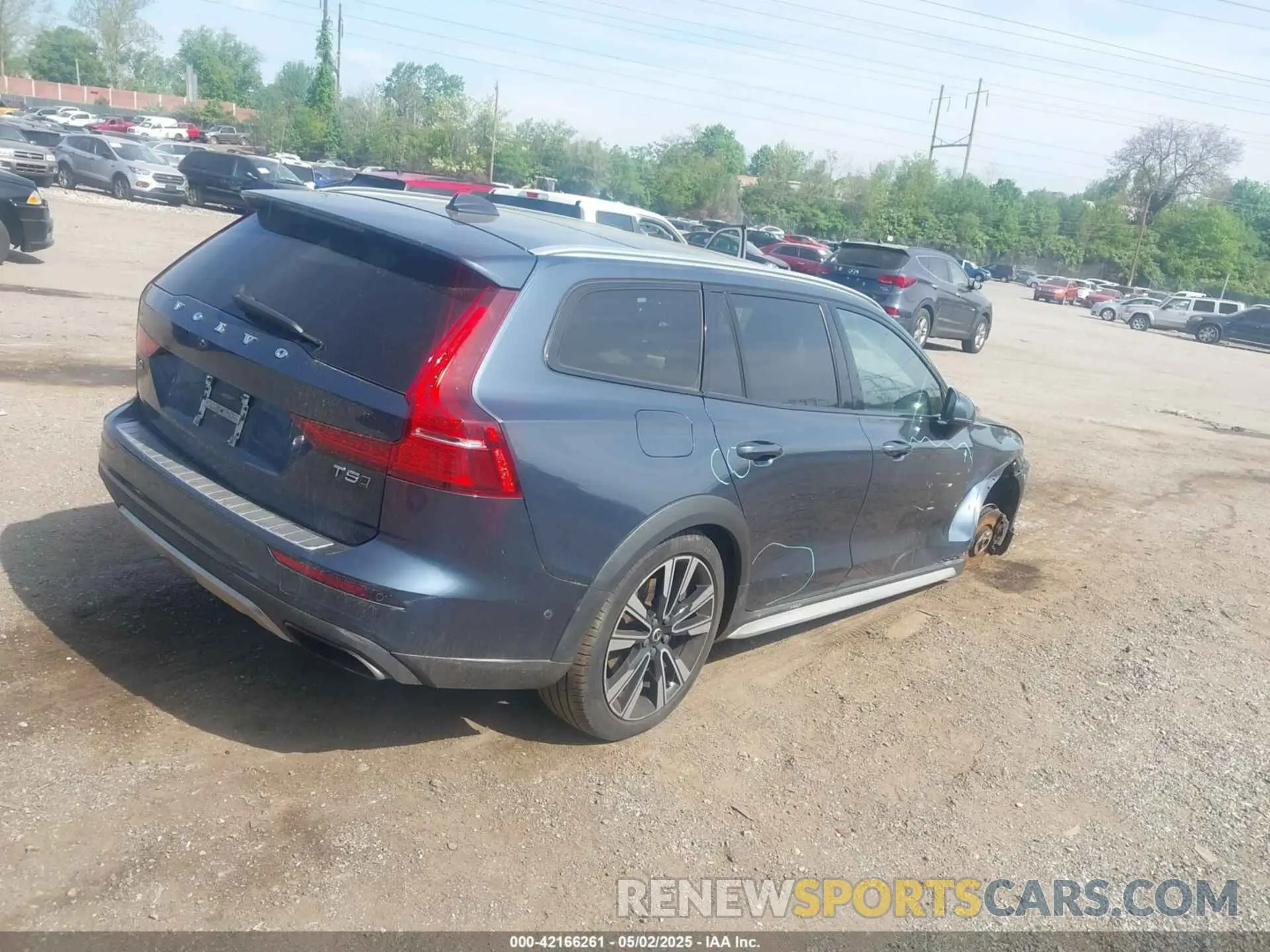 4 Photograph of a damaged car YV4102WK8L1048401 VOLVO V60 CROSS COUNTRY 2020