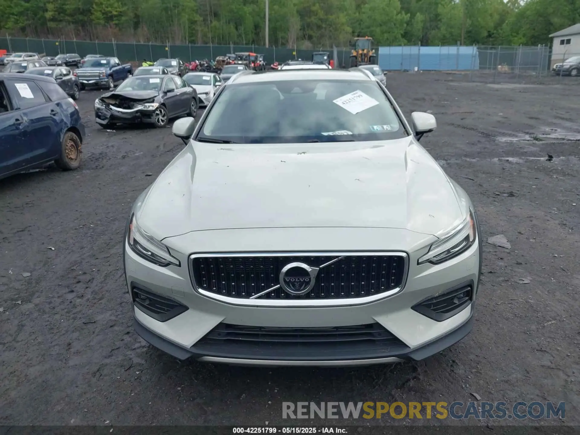 12 Фотография поврежденного автомобиля YV4102WKXL1030210 VOLVO V60 CROSS COUNTRY 2020