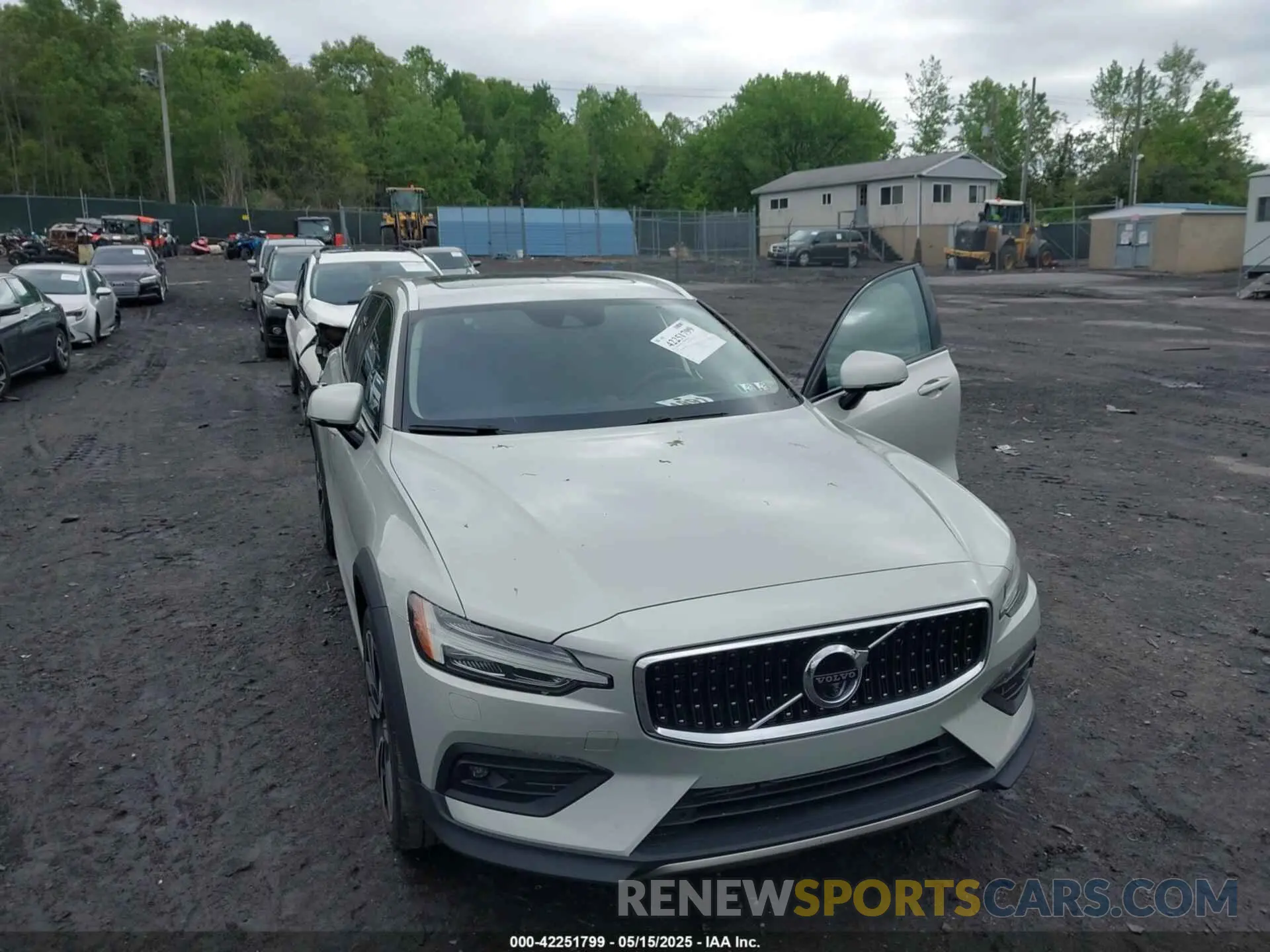 6 Фотография поврежденного автомобиля YV4102WKXL1030210 VOLVO V60 CROSS COUNTRY 2020