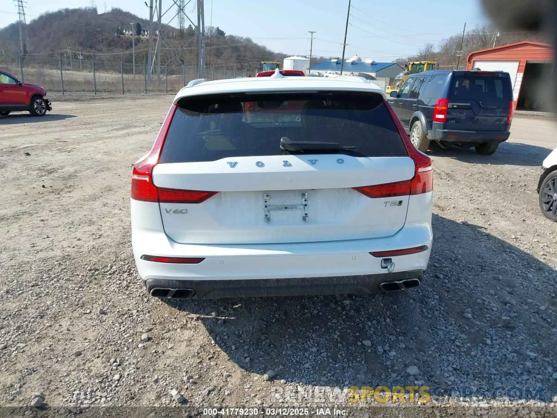 16 Photograph of a damaged car YV4102WK2M1067849 VOLVO V60 CROSS COUNTRY 2021