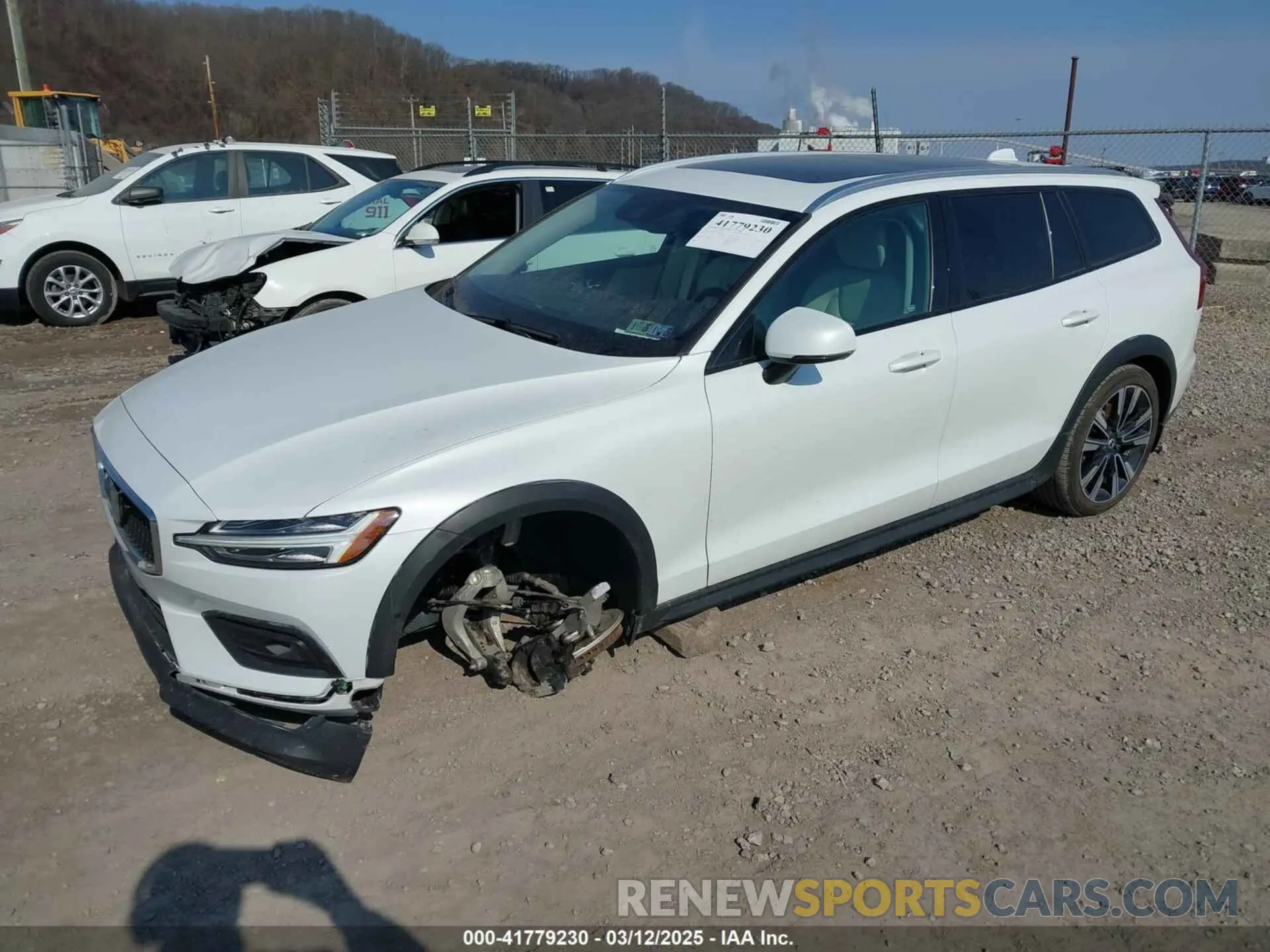 2 Photograph of a damaged car YV4102WK2M1067849 VOLVO V60 CROSS COUNTRY 2021