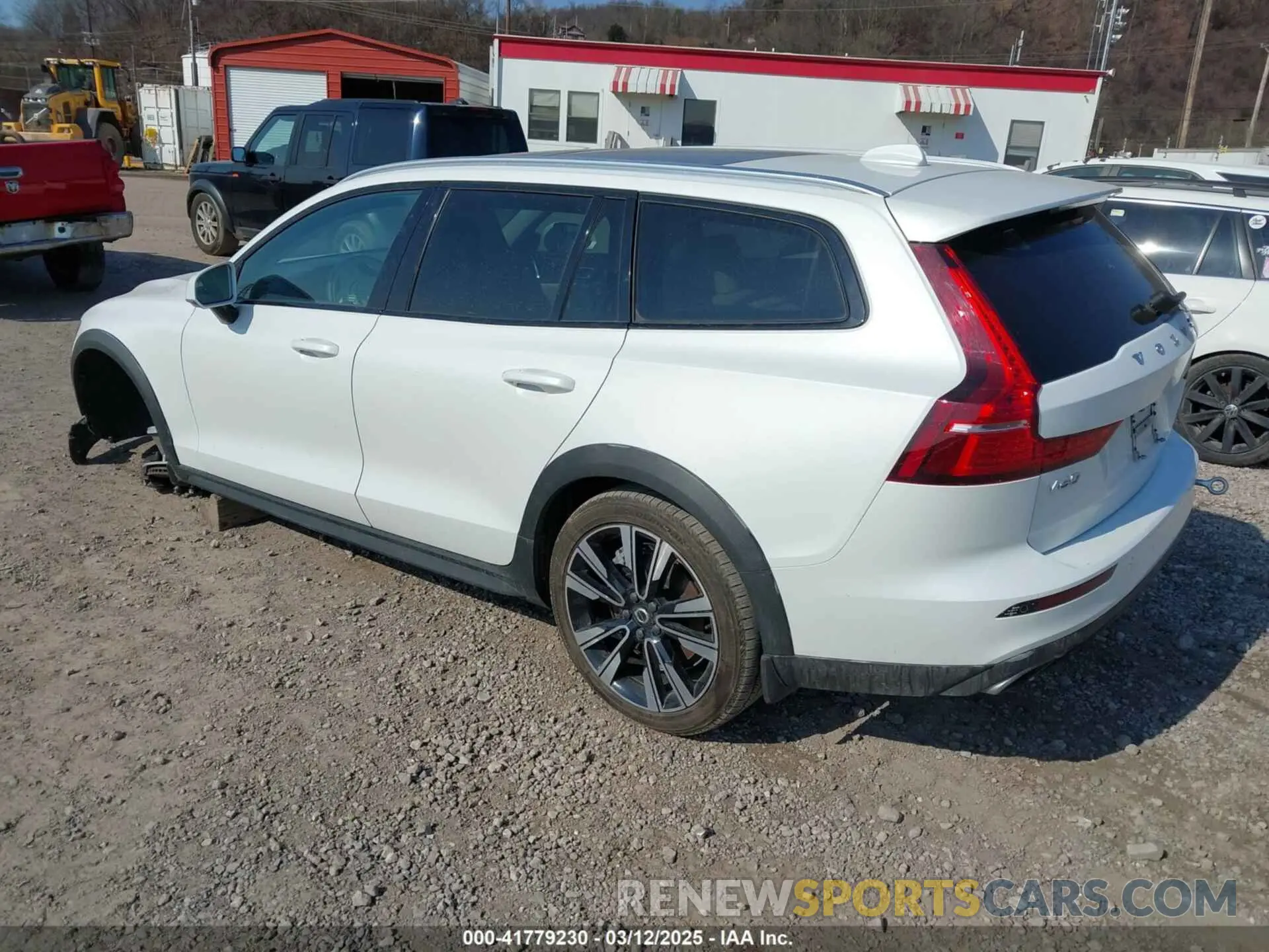 3 Photograph of a damaged car YV4102WK2M1067849 VOLVO V60 CROSS COUNTRY 2021