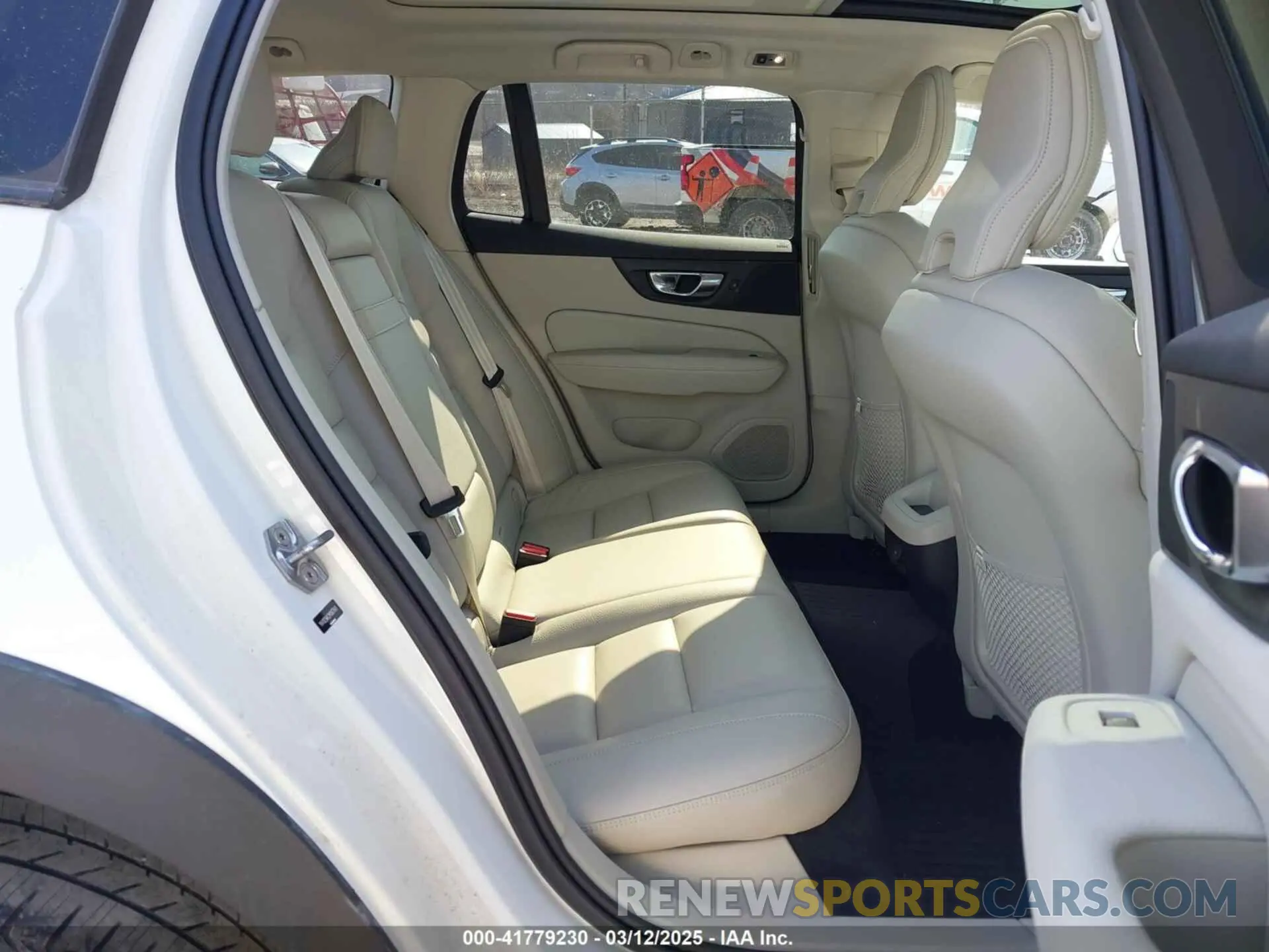 8 Photograph of a damaged car YV4102WK2M1067849 VOLVO V60 CROSS COUNTRY 2021