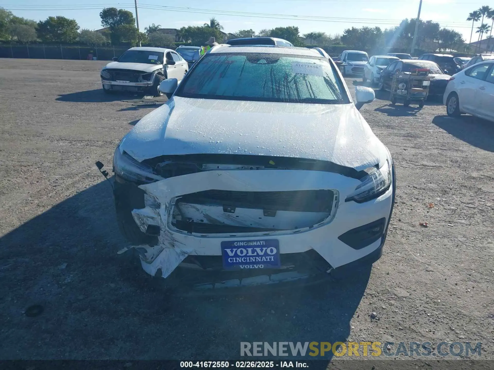 12 Photograph of a damaged car YV4102WK4M1076911 VOLVO V60 CROSS COUNTRY 2021
