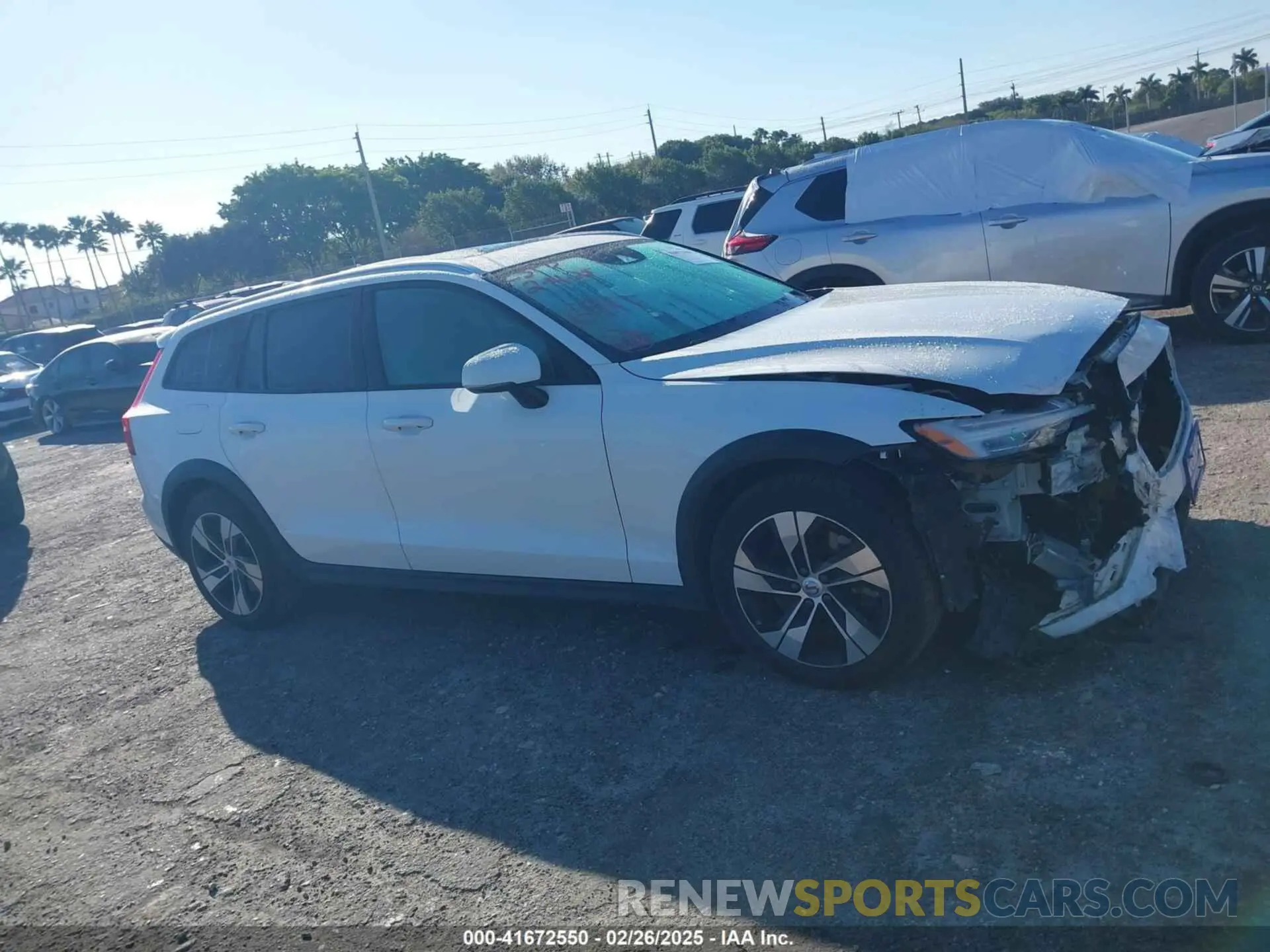 13 Photograph of a damaged car YV4102WK4M1076911 VOLVO V60 CROSS COUNTRY 2021
