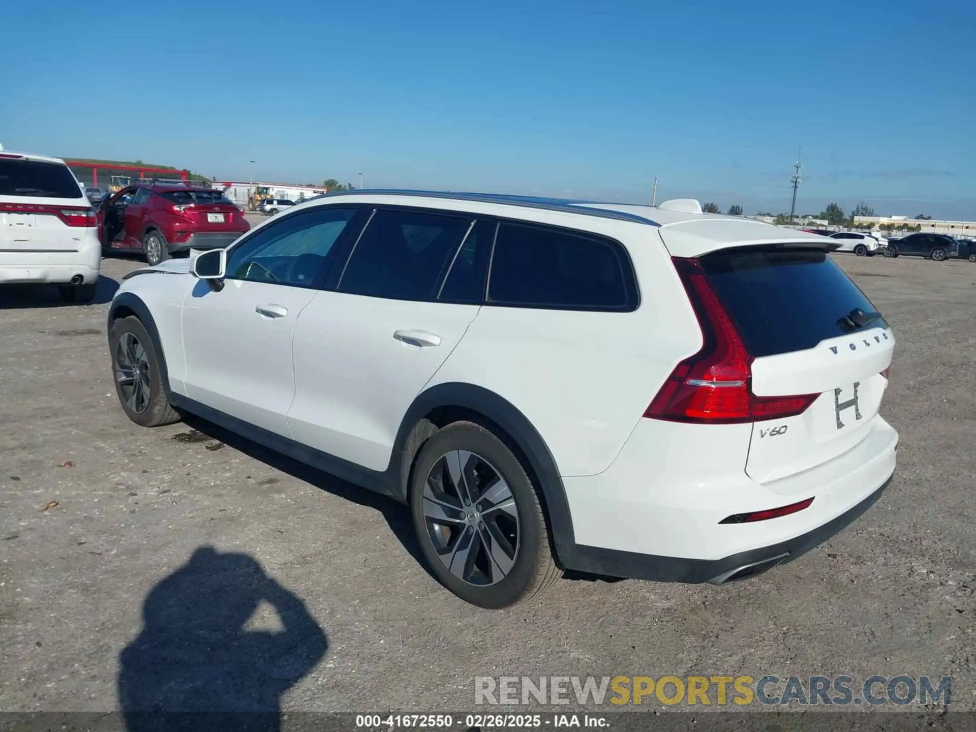 3 Photograph of a damaged car YV4102WK4M1076911 VOLVO V60 CROSS COUNTRY 2021