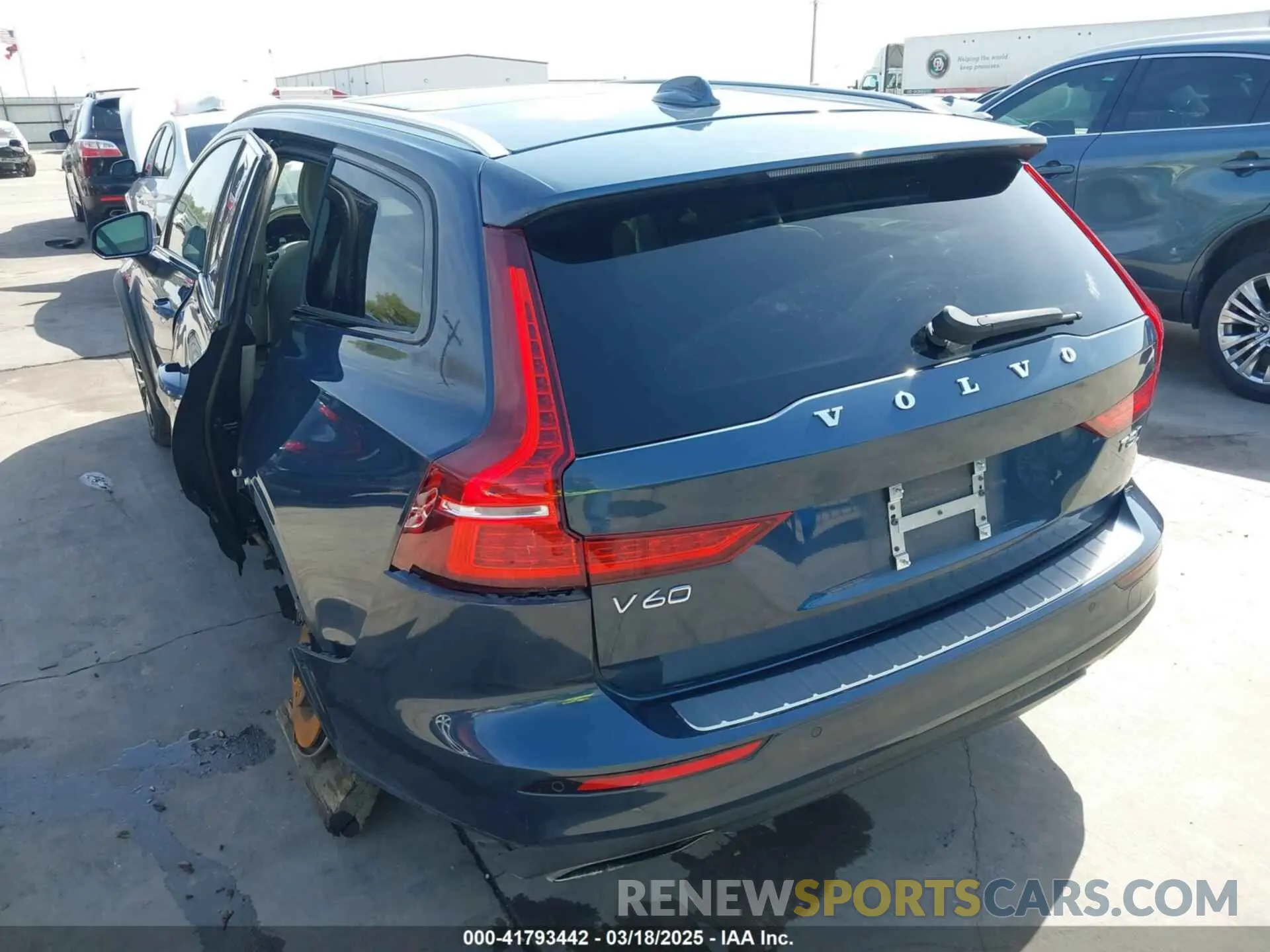 3 Photograph of a damaged car YV4102WK5N2092045 VOLVO V60 CROSS COUNTRY 2022