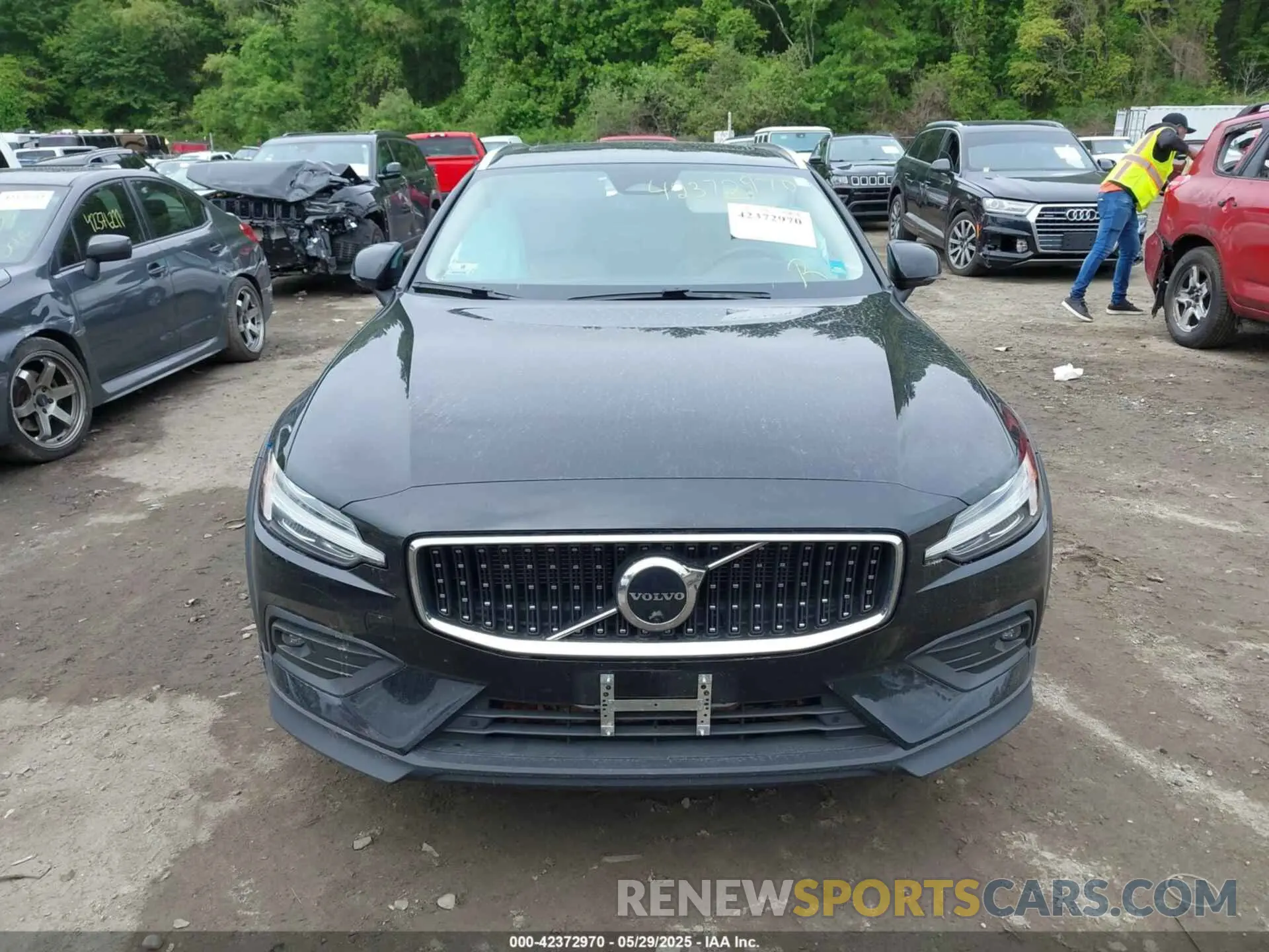 12 Photograph of a damaged car YV4L12WY5P2105714 VOLVO V60 CROSS COUNTRY 2023