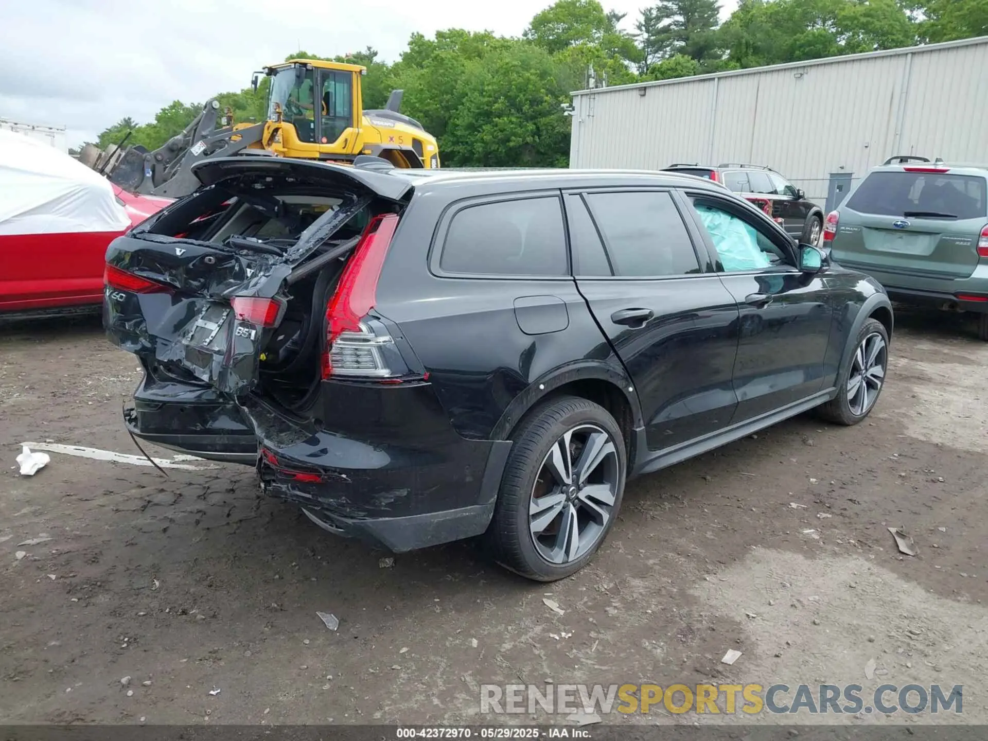 4 Photograph of a damaged car YV4L12WY5P2105714 VOLVO V60 CROSS COUNTRY 2023