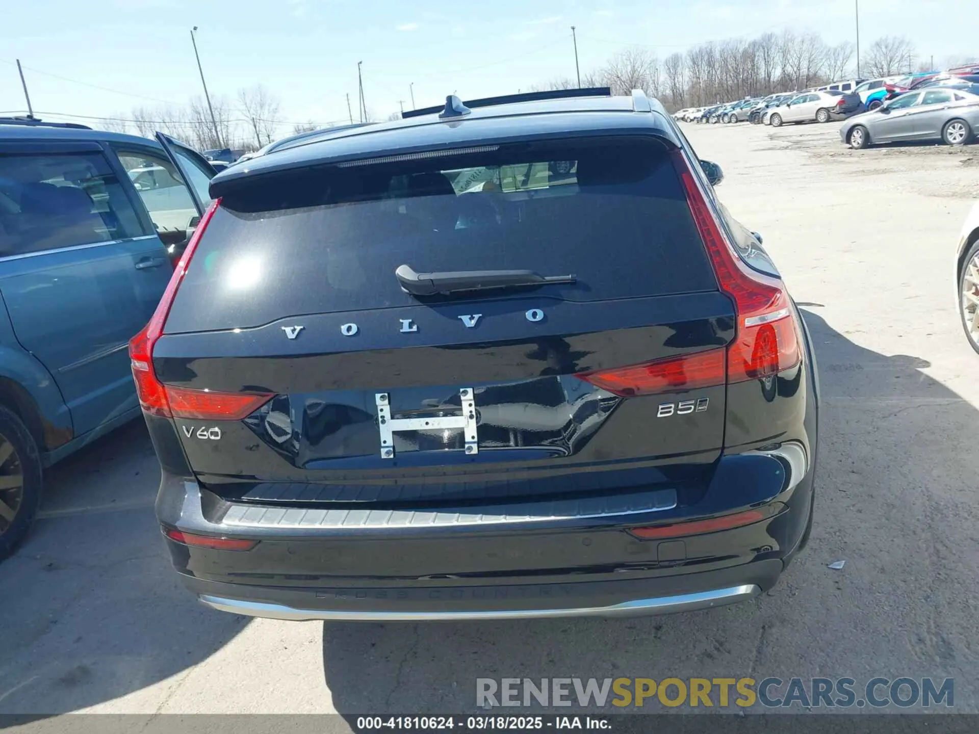 16 Фотография поврежденного автомобиля YV4L12WY7R2141133 VOLVO V60 CROSS COUNTRY 2024