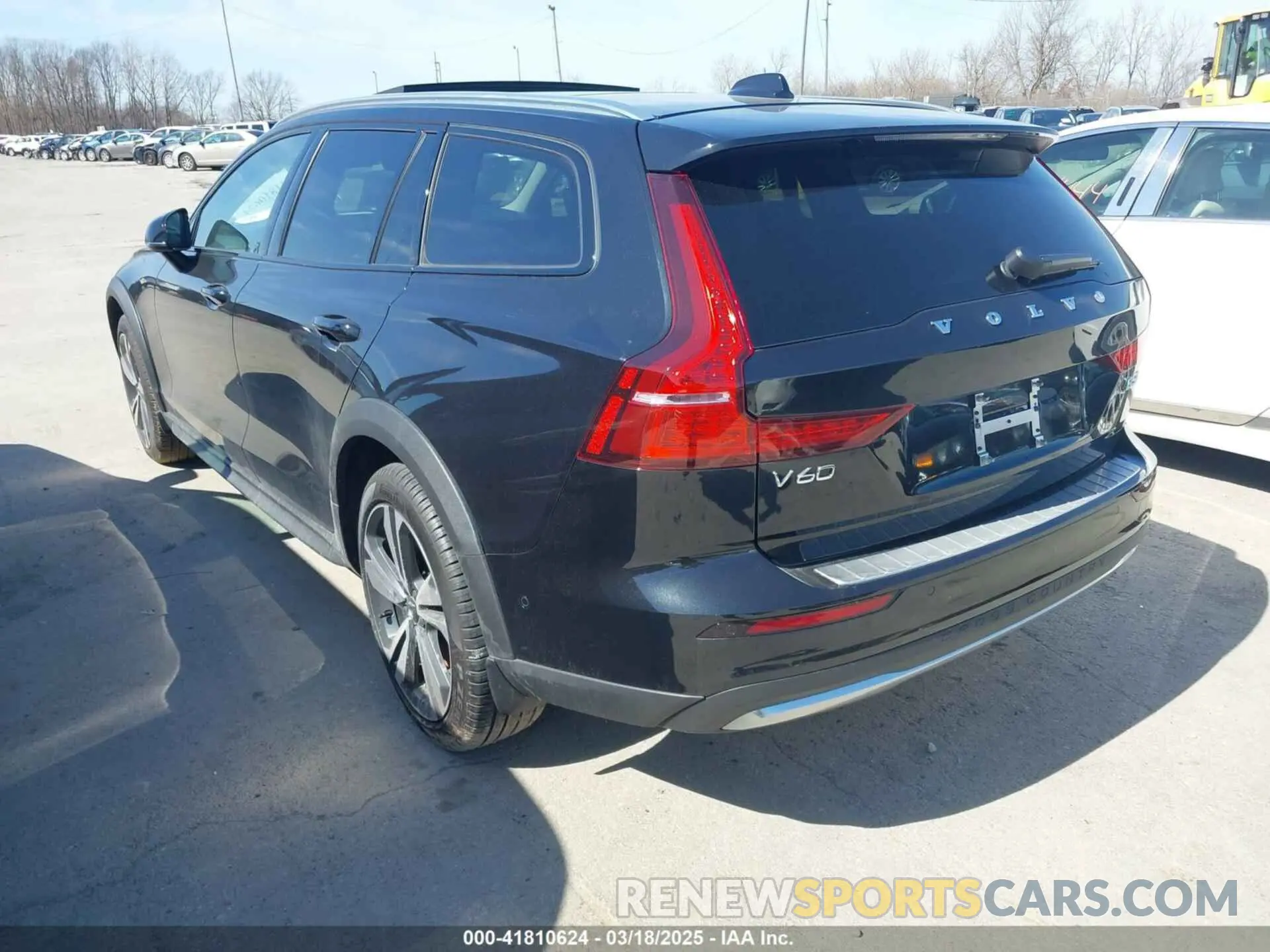 3 Фотография поврежденного автомобиля YV4L12WY7R2141133 VOLVO V60 CROSS COUNTRY 2024