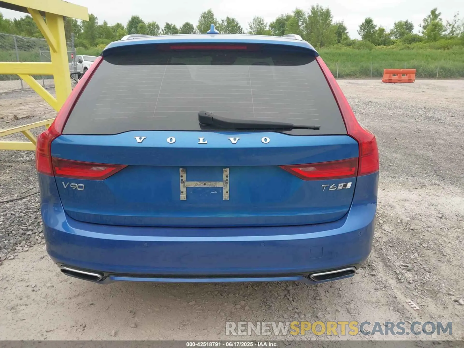 17 Фотография поврежденного автомобиля YV1A22VM2K1084934 VOLVO V90 2019